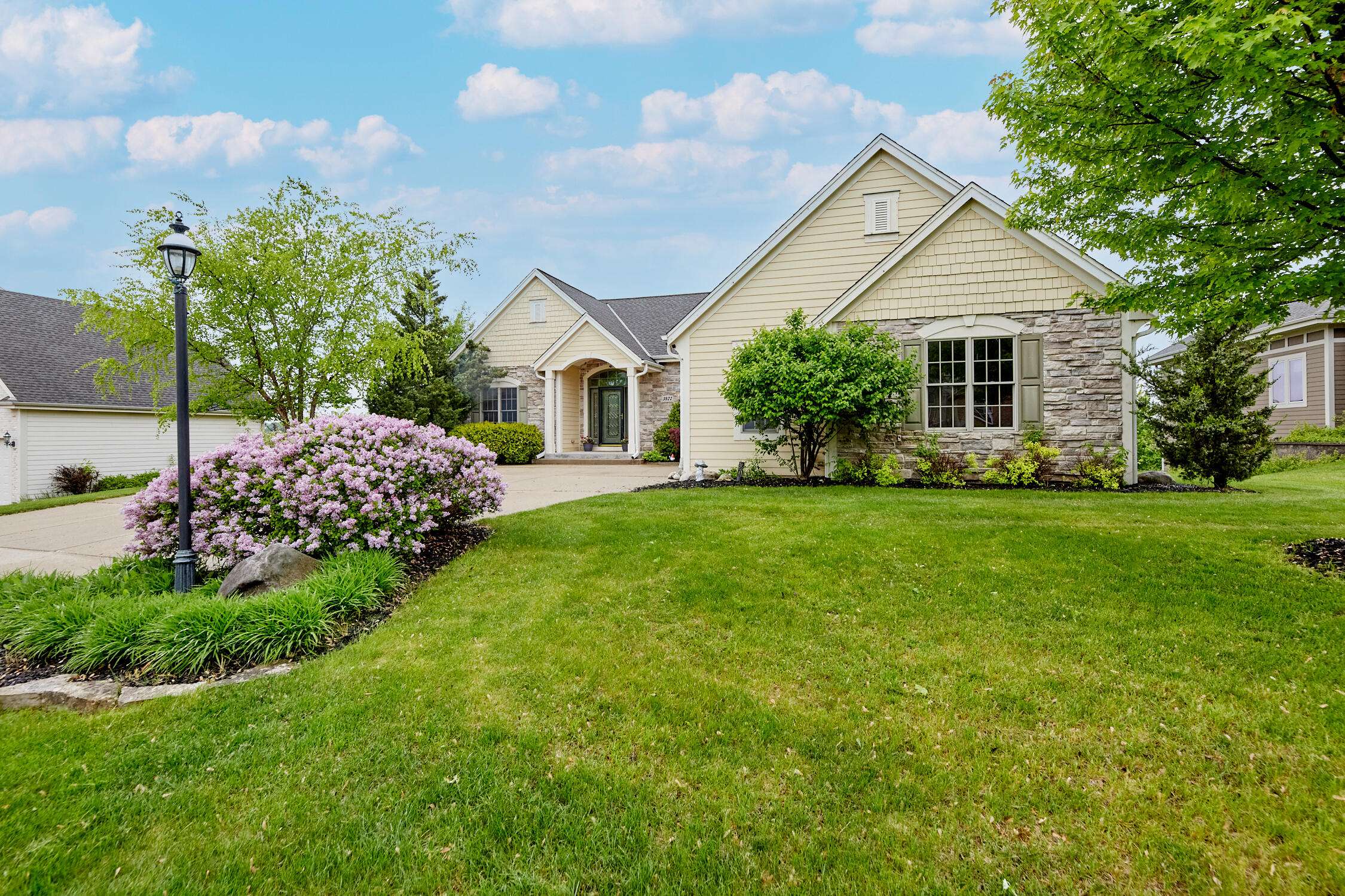 Waukesha, WI 53188,3922 Oakmont Trl
