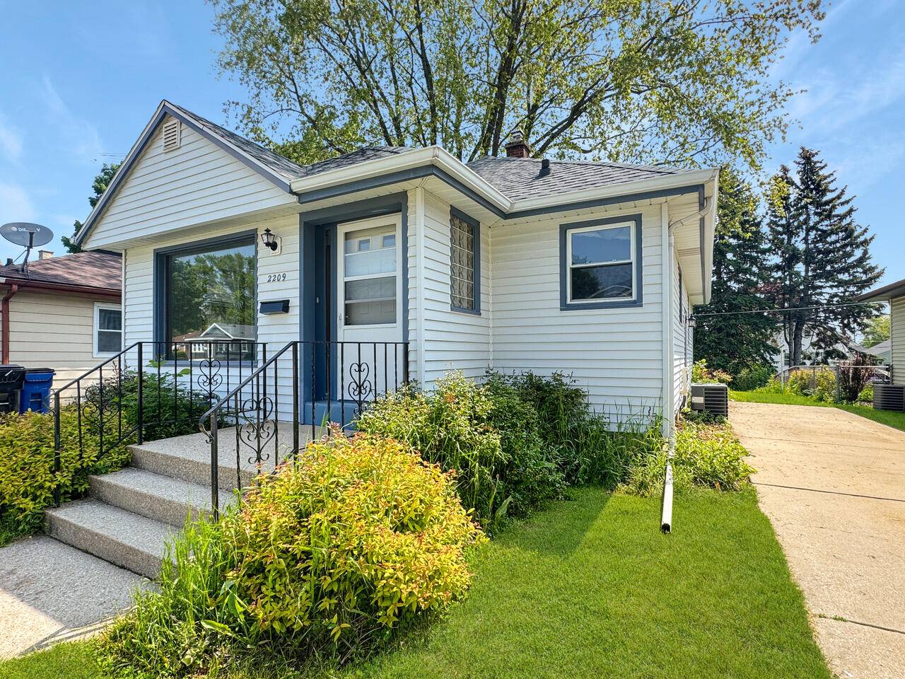 Racine, WI 53404,2209 Summit Ave