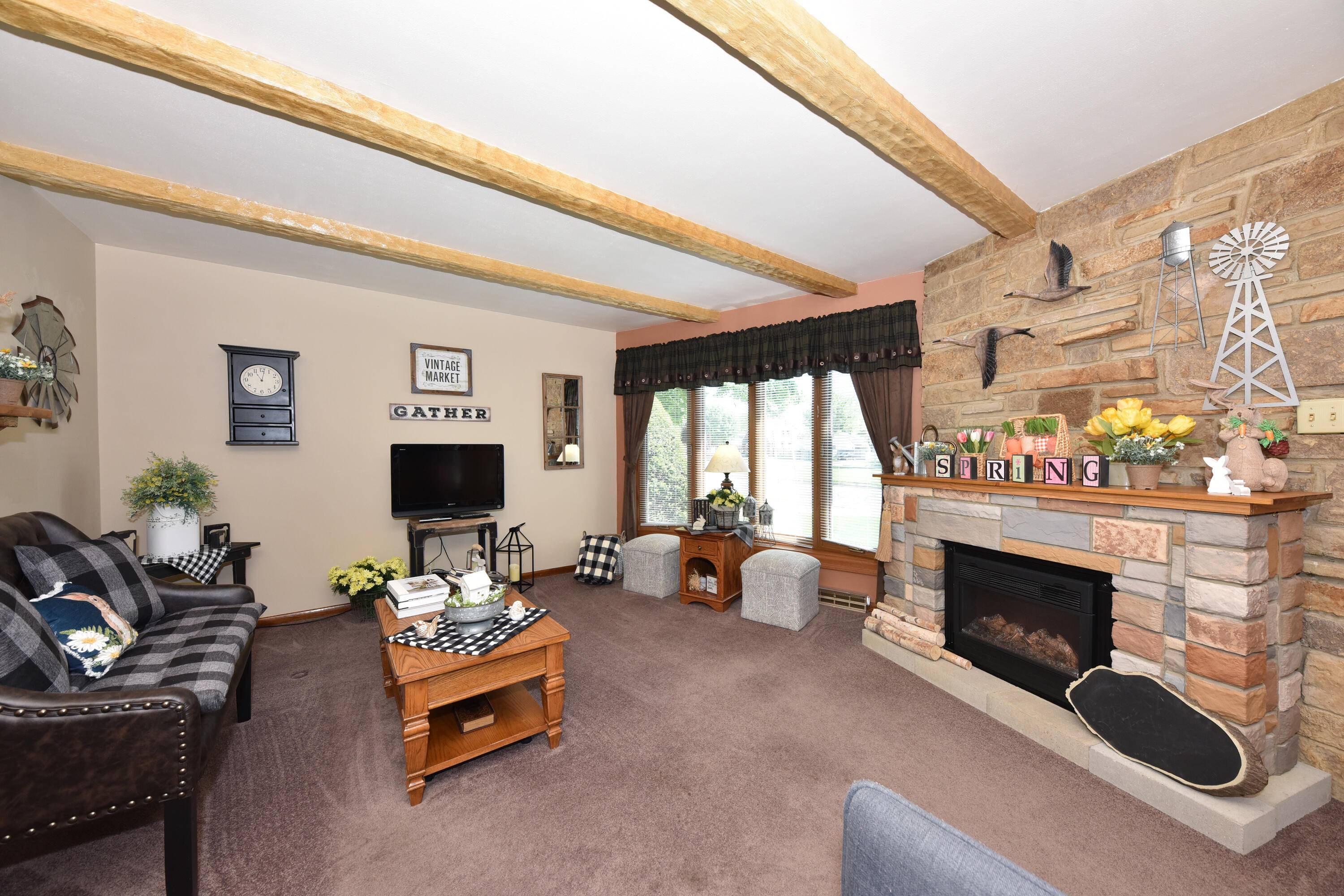 West Allis, WI 53214,917 S 120th St