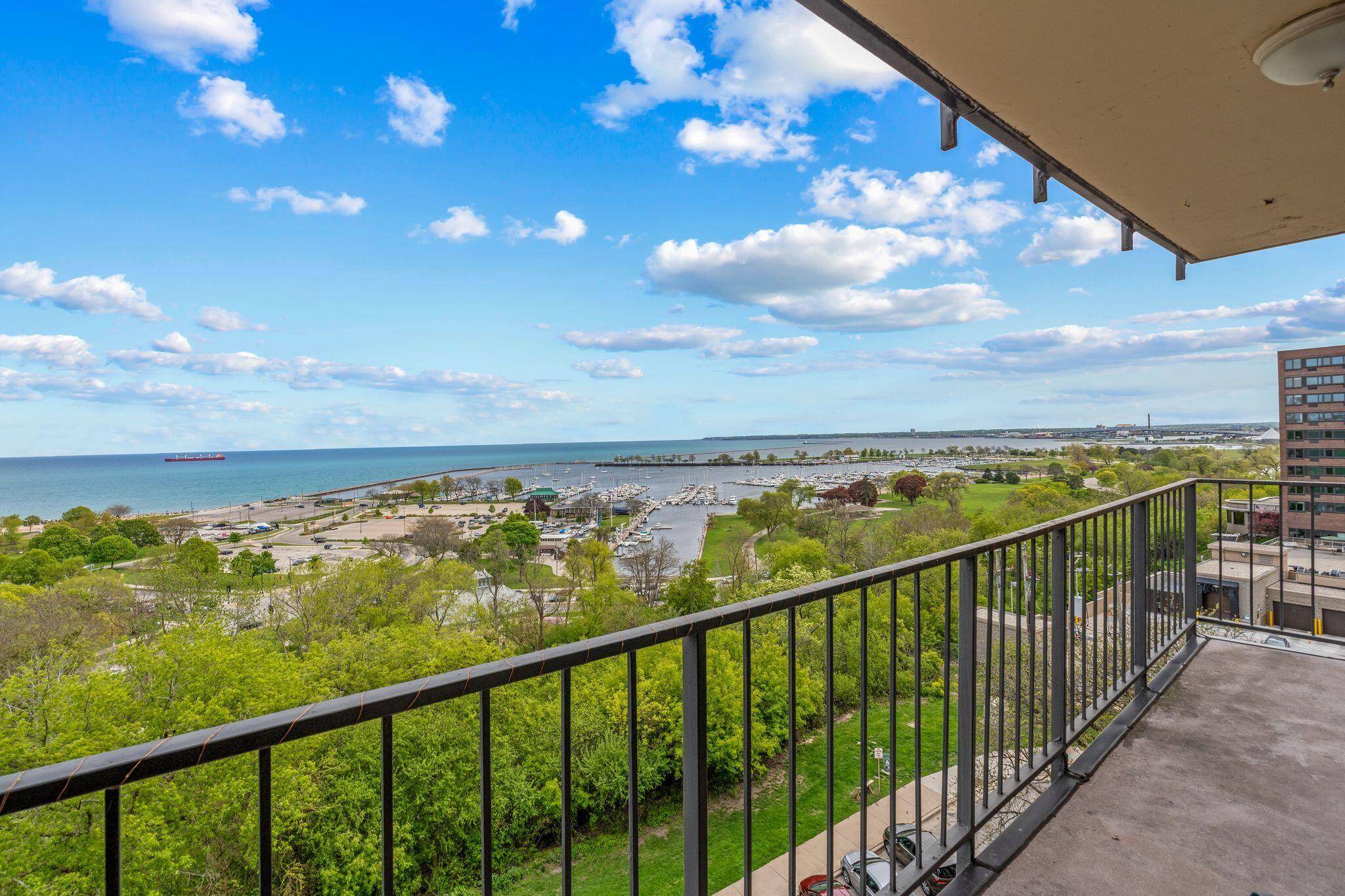Milwaukee, WI 53202,1919 N Summit Ave Unit 6D