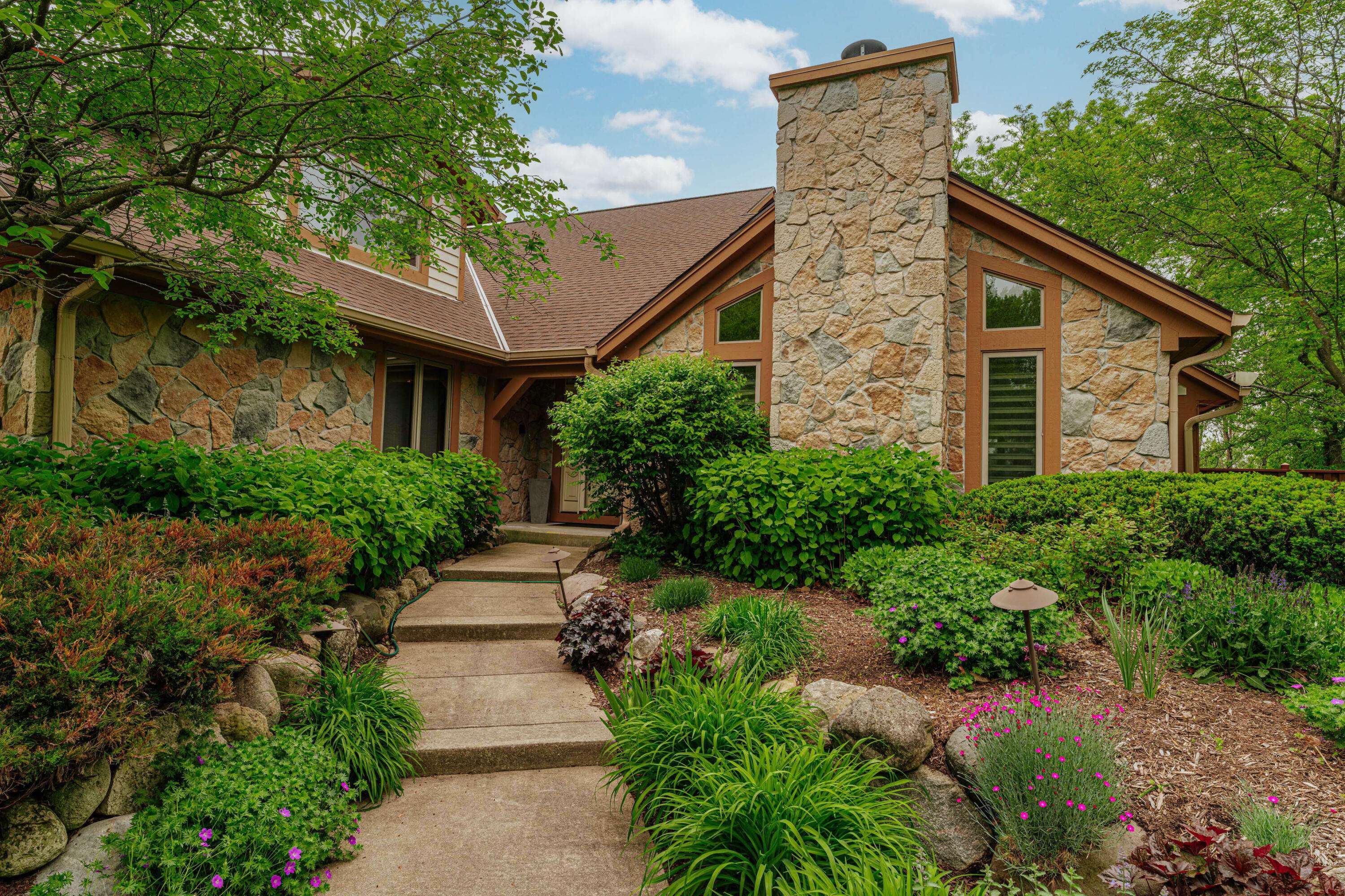 Pewaukee, WI 53186,N19W22081 Fox View Ct Unit 2B
