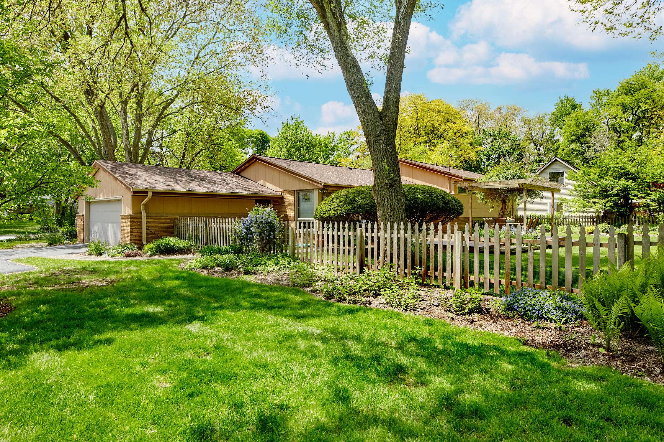Wauwatosa, WI 53226,11716 W Meinecke Ave