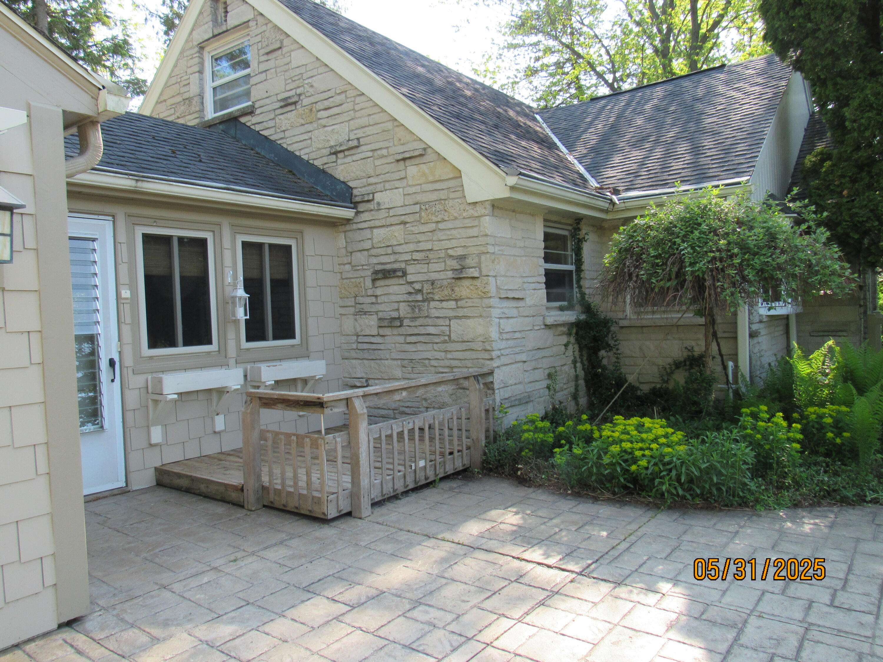 River Hills, WI 53217,1201 W Brown Deer Rd