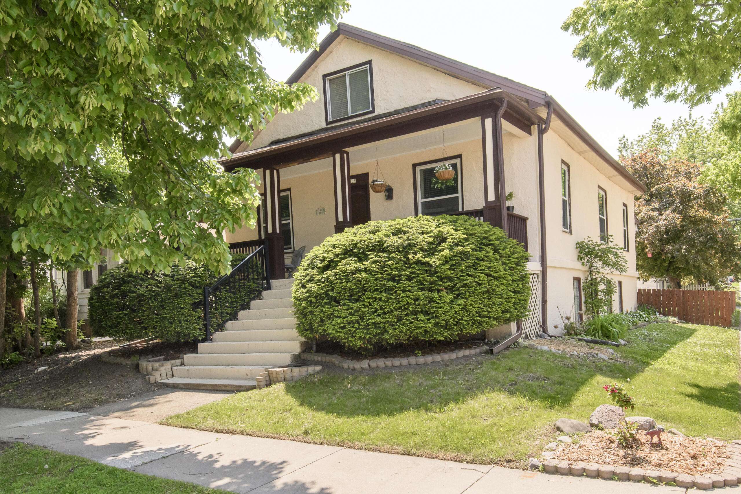 West Allis, WI 53219,2203 S 69th St