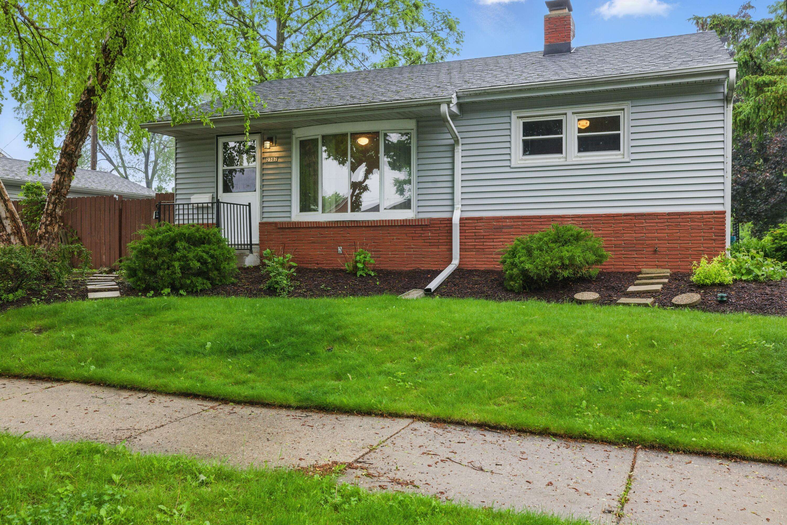 West Allis, WI 53227,2507 S 94th St