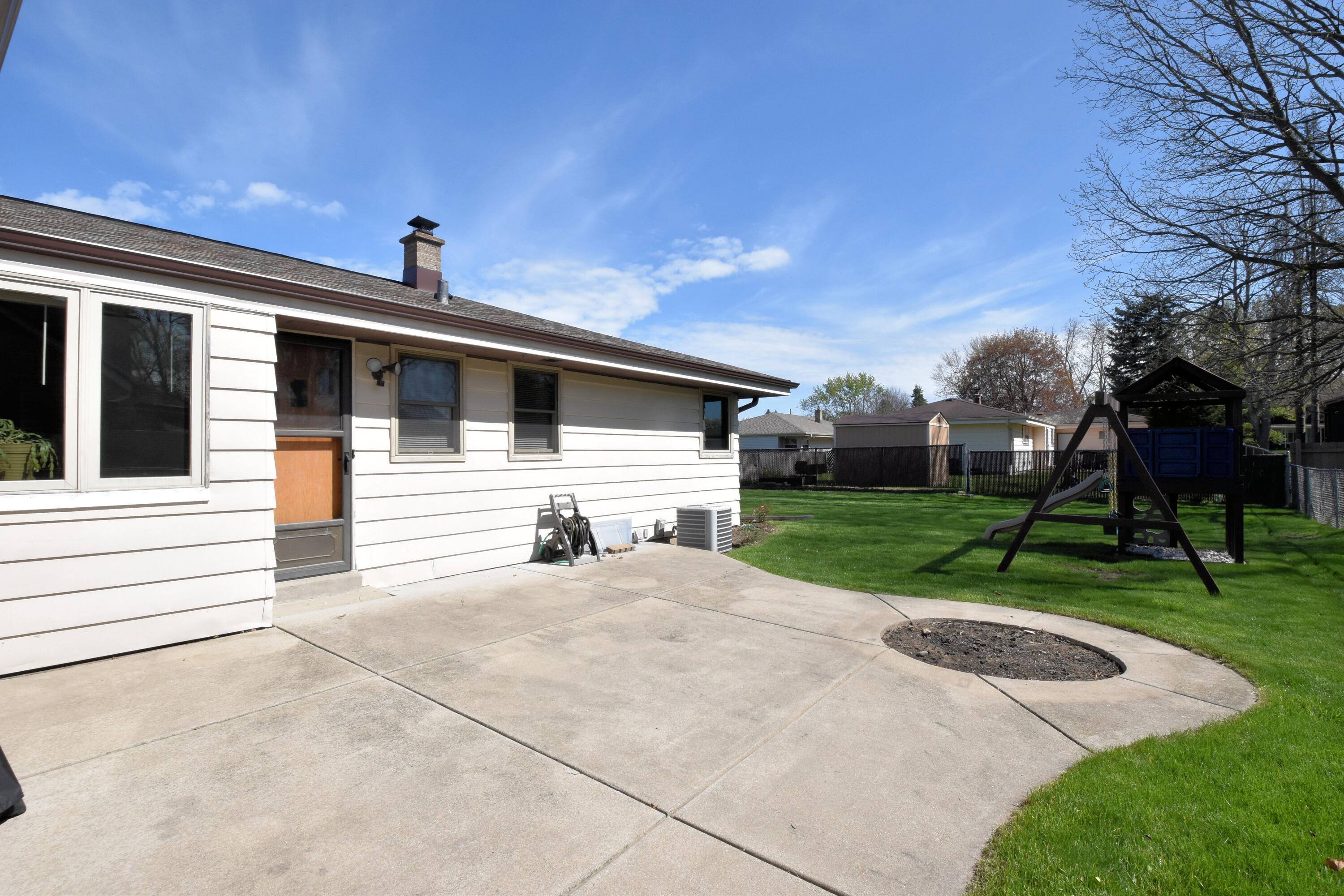 South Milwaukee, WI 53172,1739 Manistique Ave