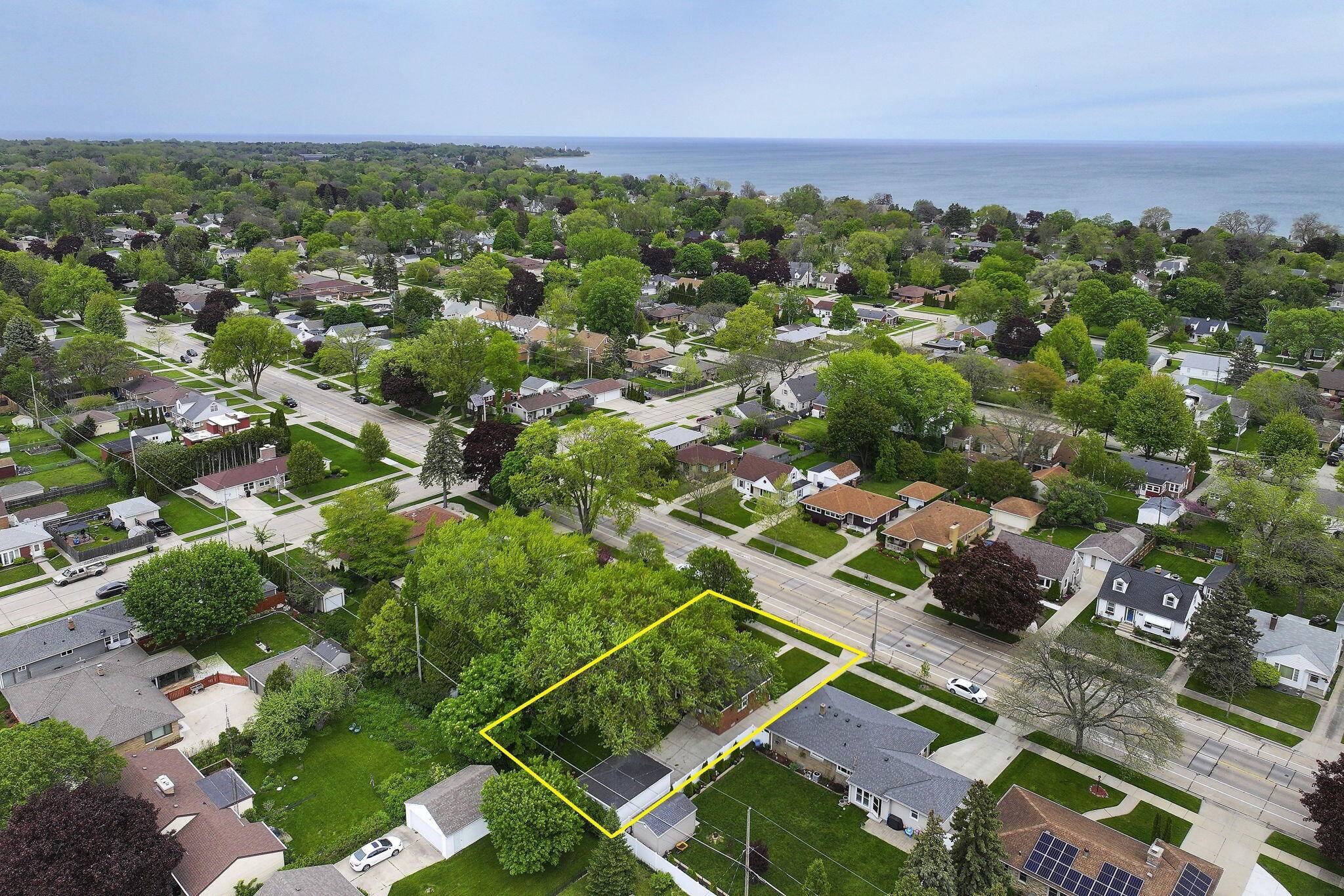 Racine, WI 53402,3042 Erie St