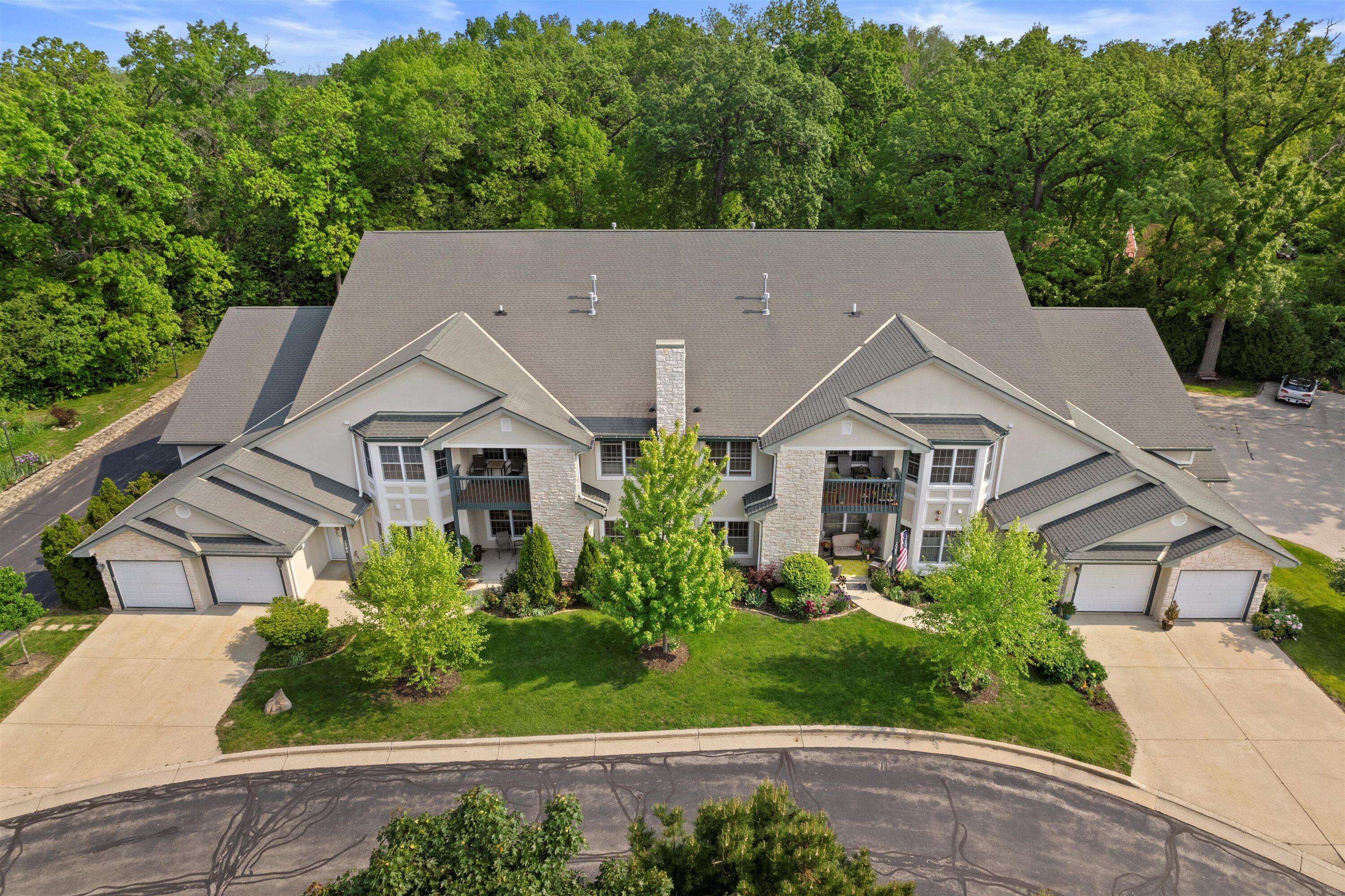 Franklin, WI 53132,10292 W Deerwood Ln Unit 39
