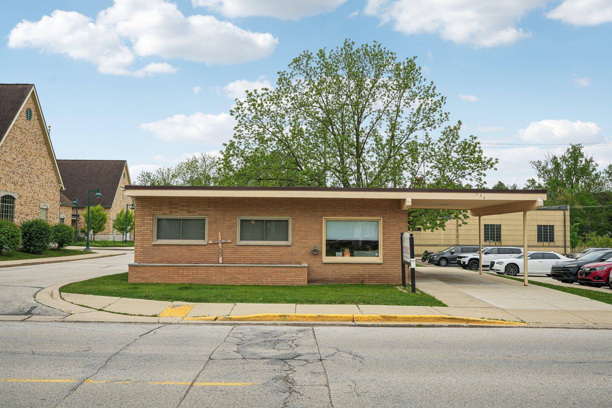 Pewaukee, WI 53072,234 Oakton Ave