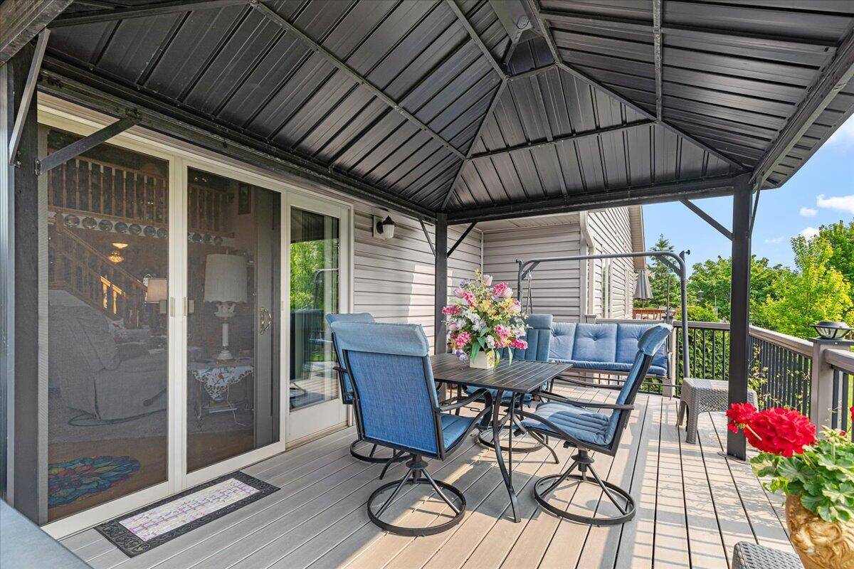 Jackson, WI 53037,W203N16129 Pin Oak Cir