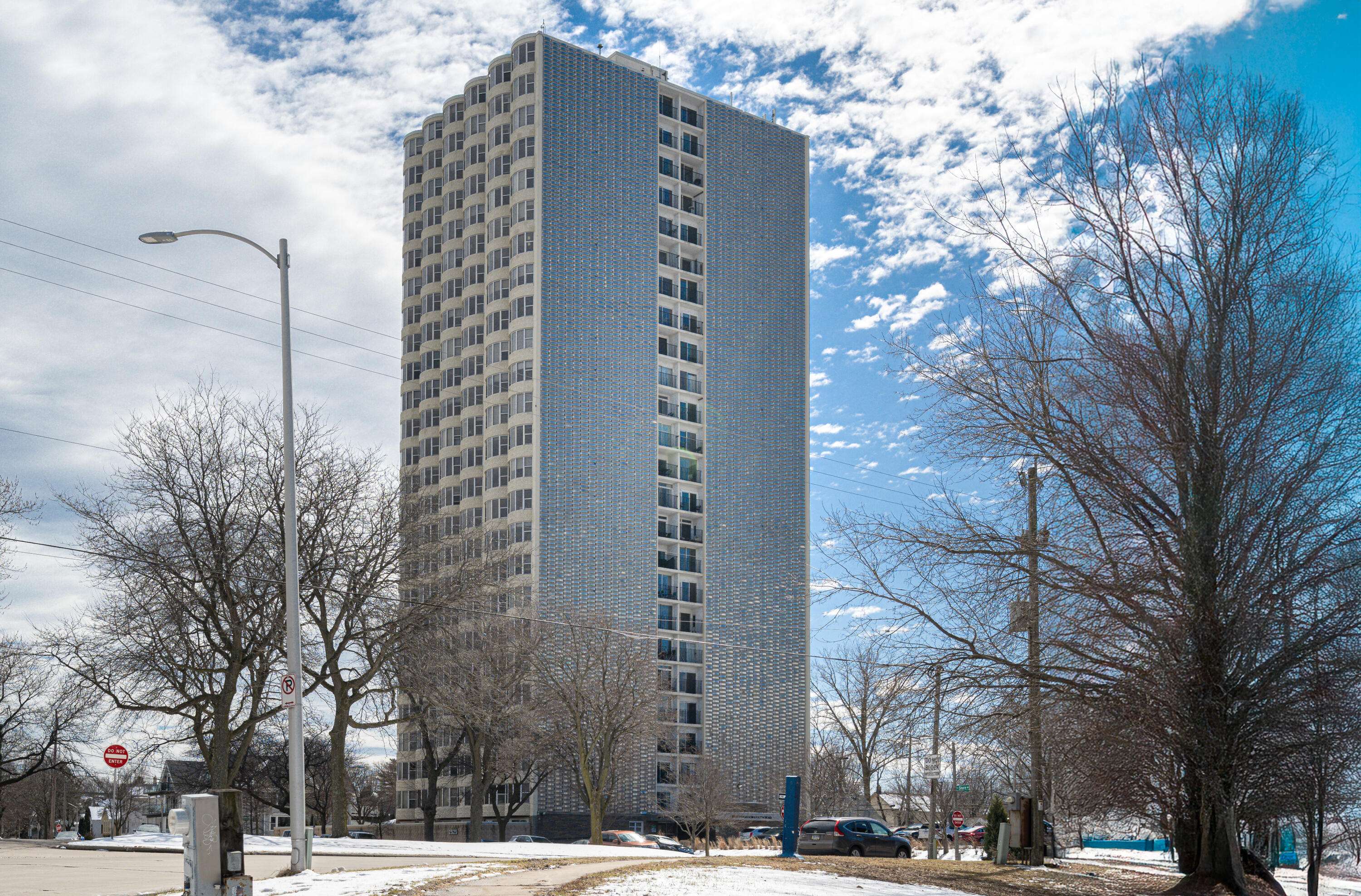 Milwaukee, WI 53207,2525 S Shore Dr Unit 25C
