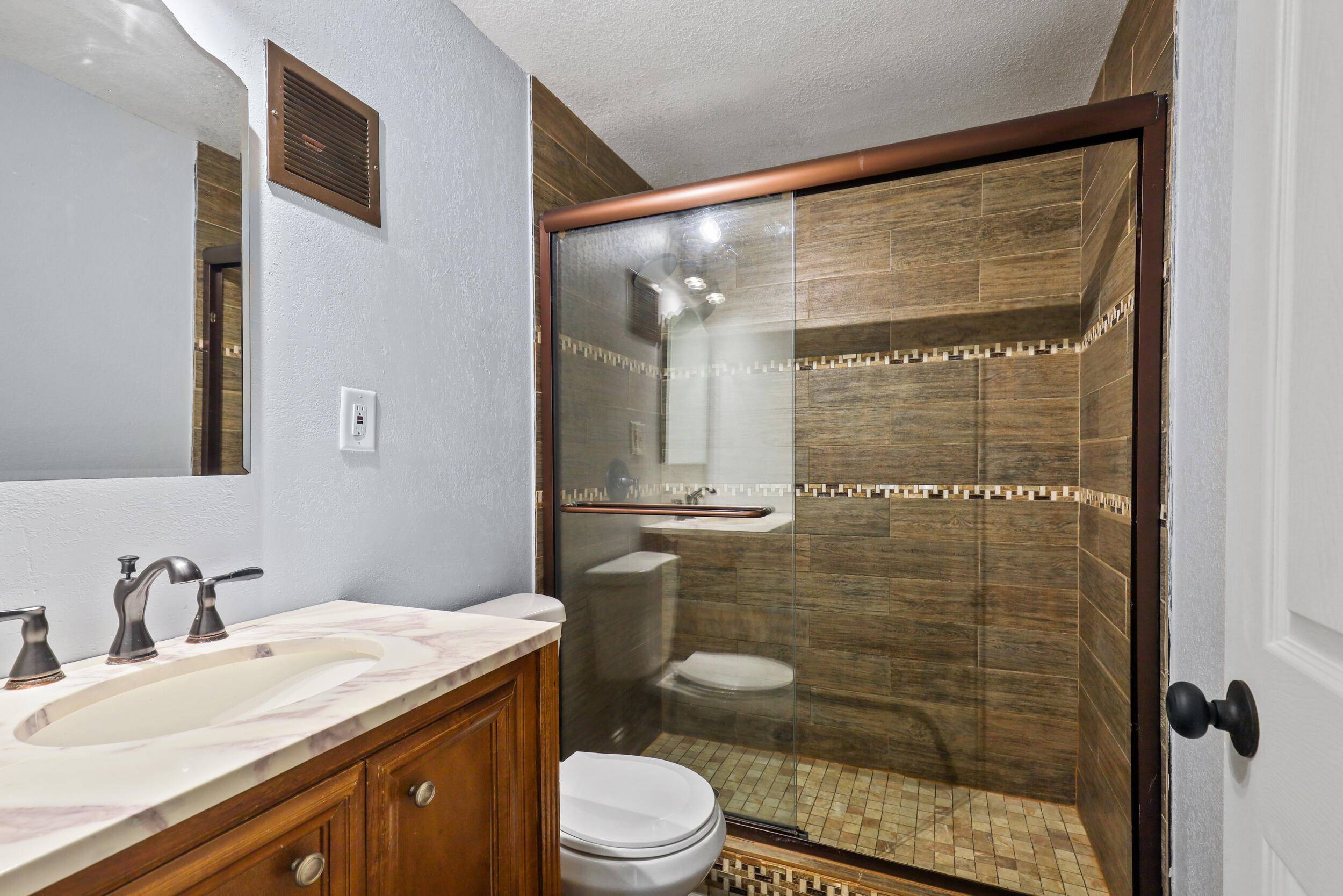 Milwaukee, WI 53218,5709 N 73rd St