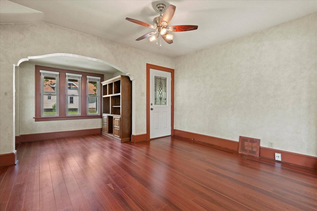 West Allis, WI 53214,8511 W Orchard St