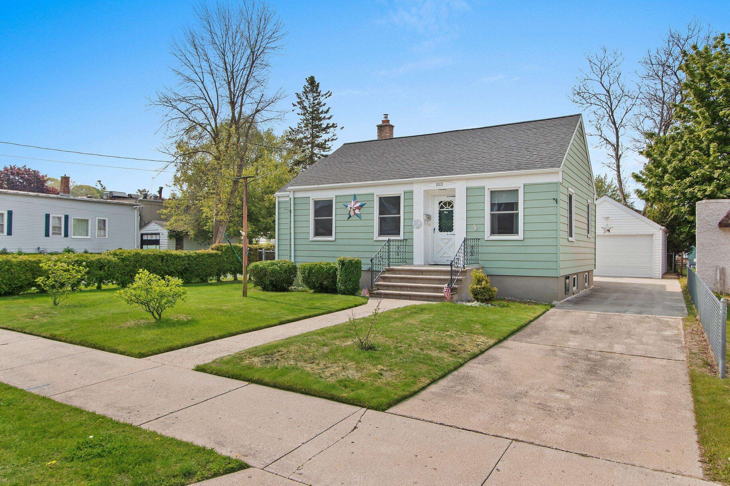 Two Rivers, WI 54241,1013 28th St