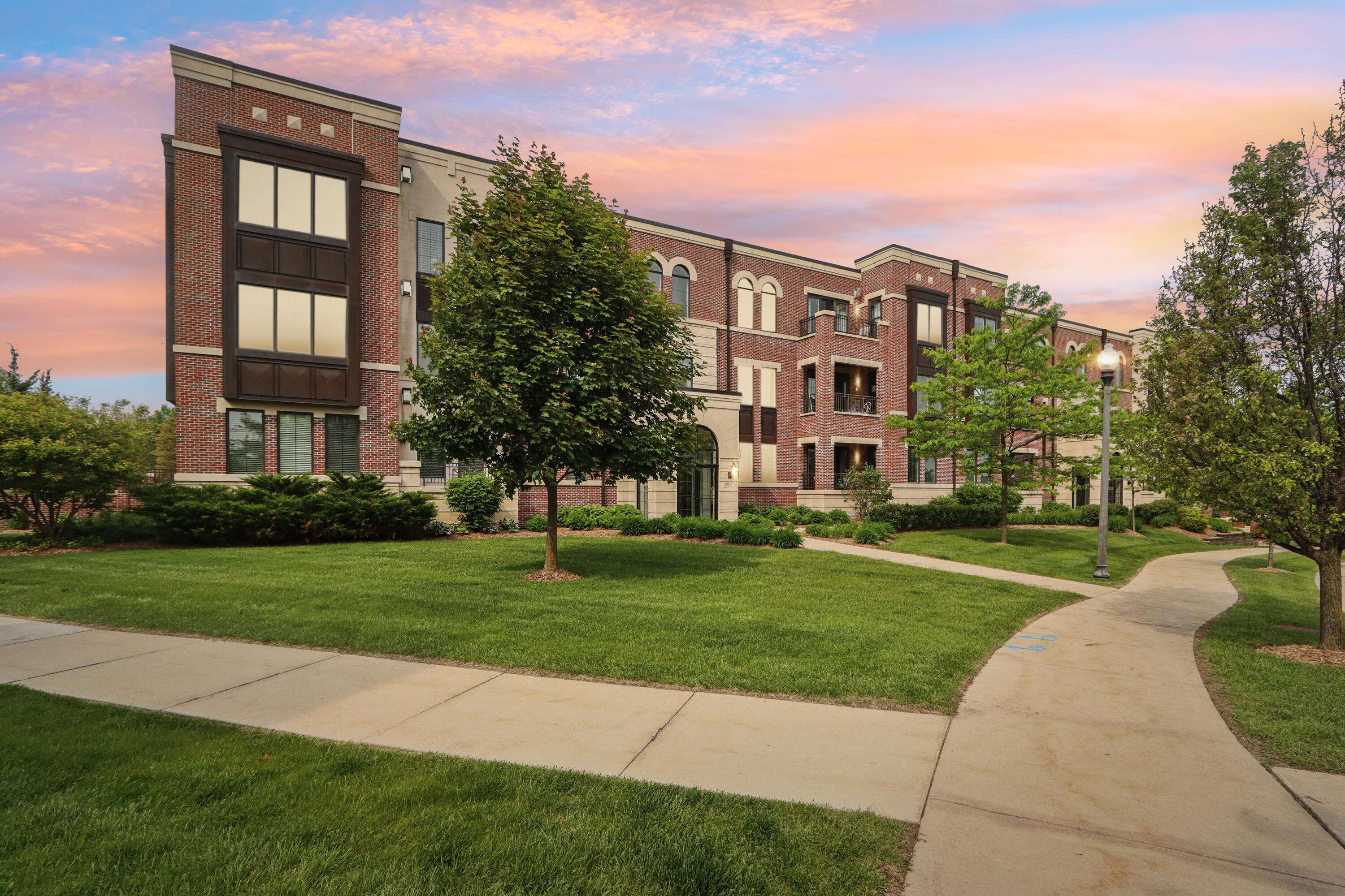 Brookfield, WI 53045,19155 Thomson Dr Unit 104