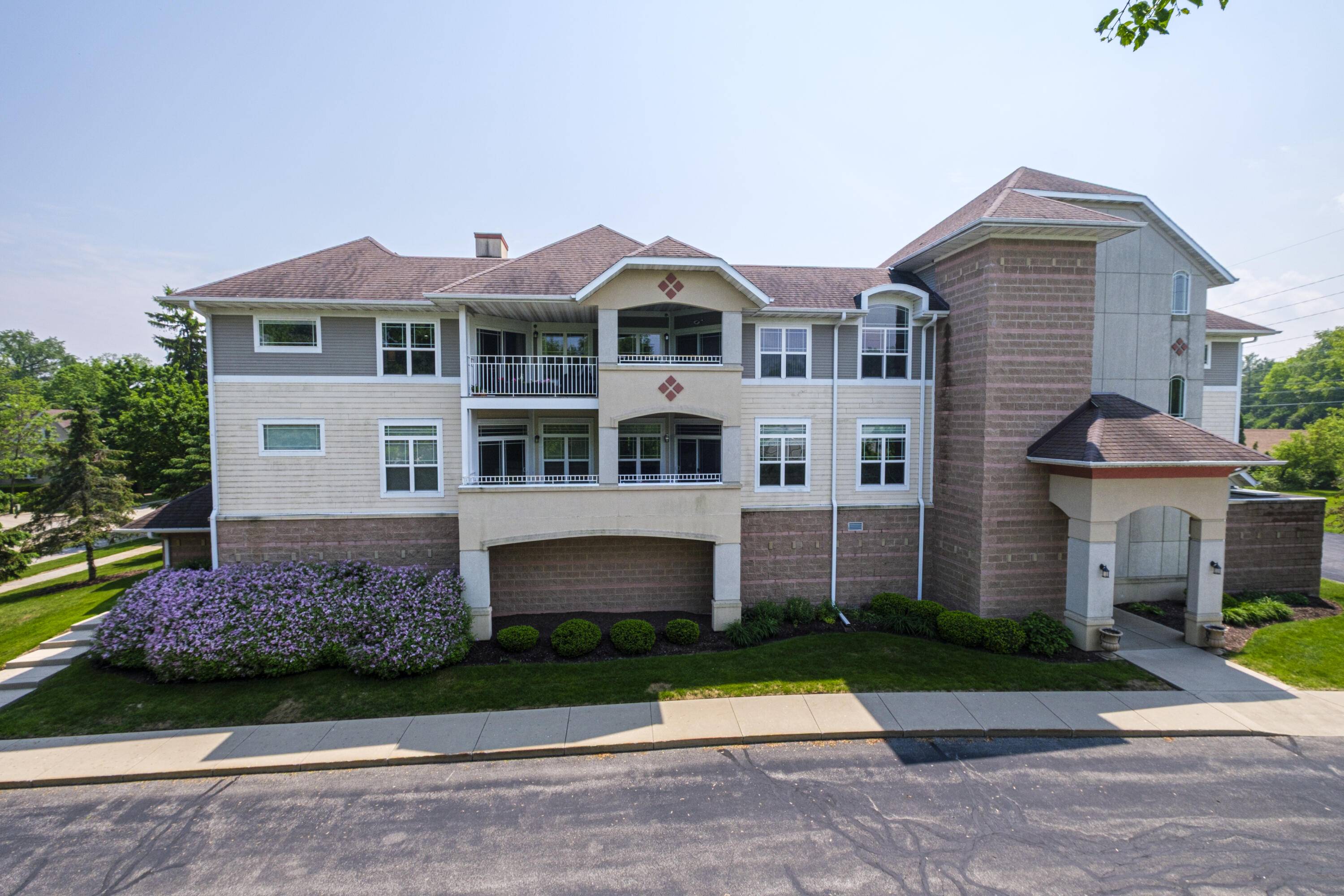 Thiensville, WI 53092,213 S Main St Unit 302