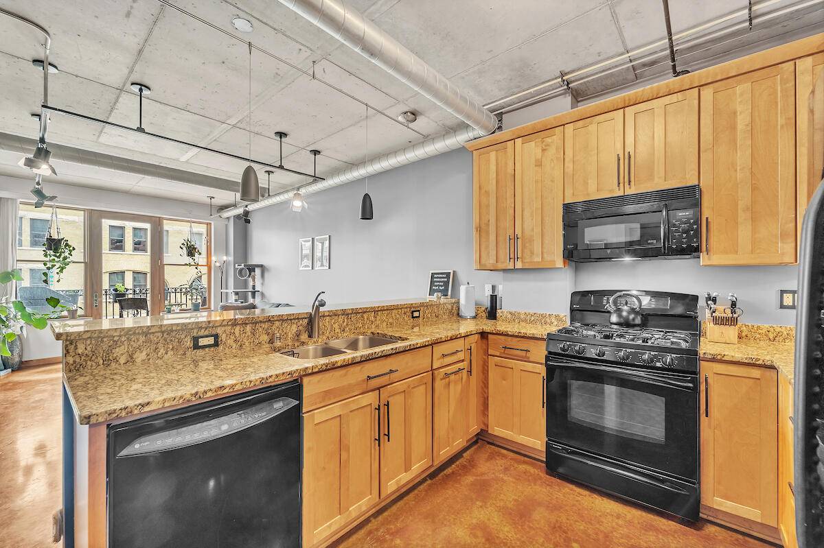 Milwaukee, WI 53202,102 N Water St Unit 411