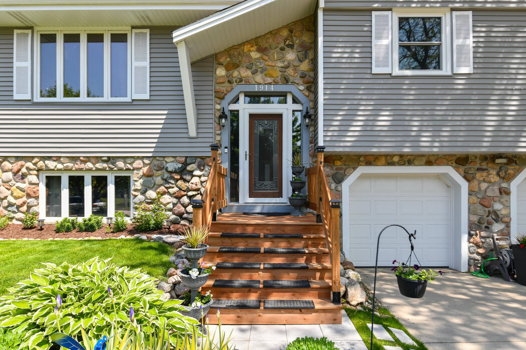 West Bend, WI 53090,1914 Hollow Cir