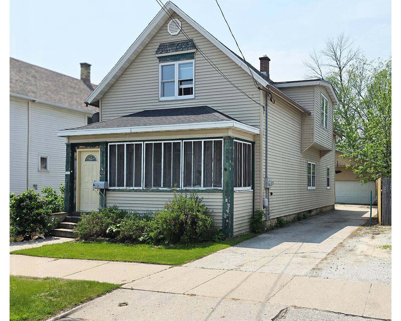 Manitowoc, WI 54220,1212 S 12th St