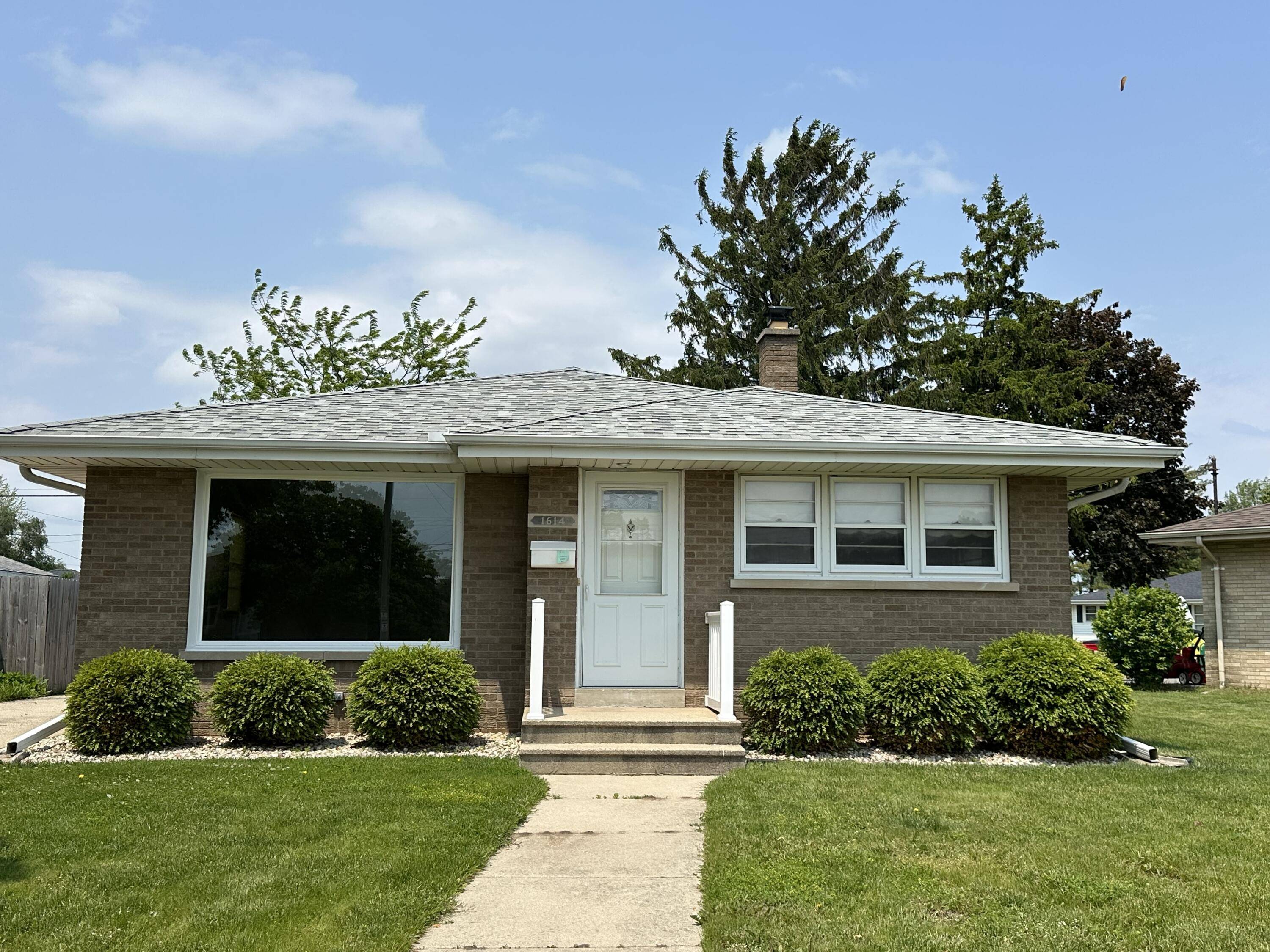 Kenosha, WI 53140,1614 21st St