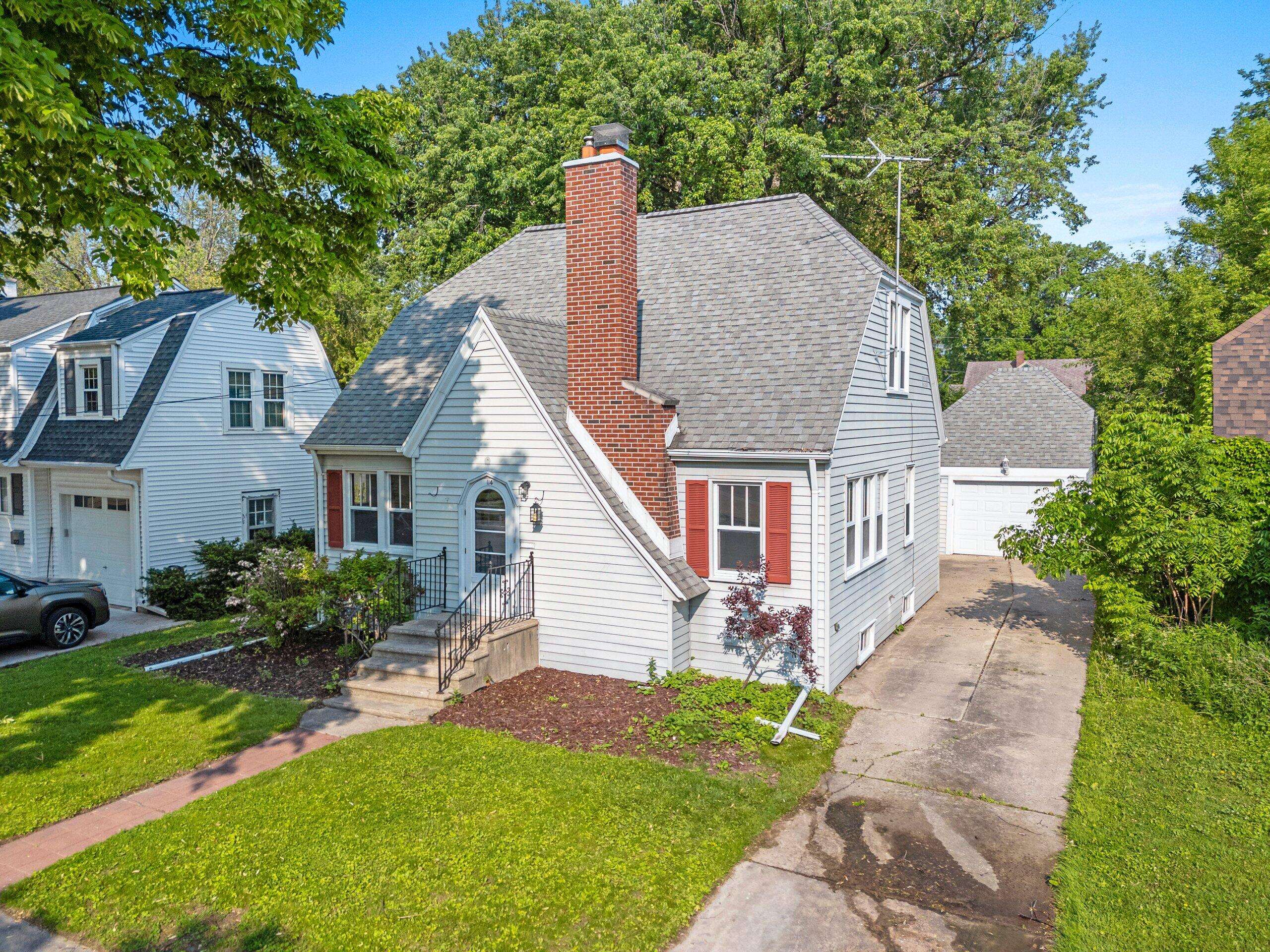 Green Bay, WI 54303,114 S Buchanan St