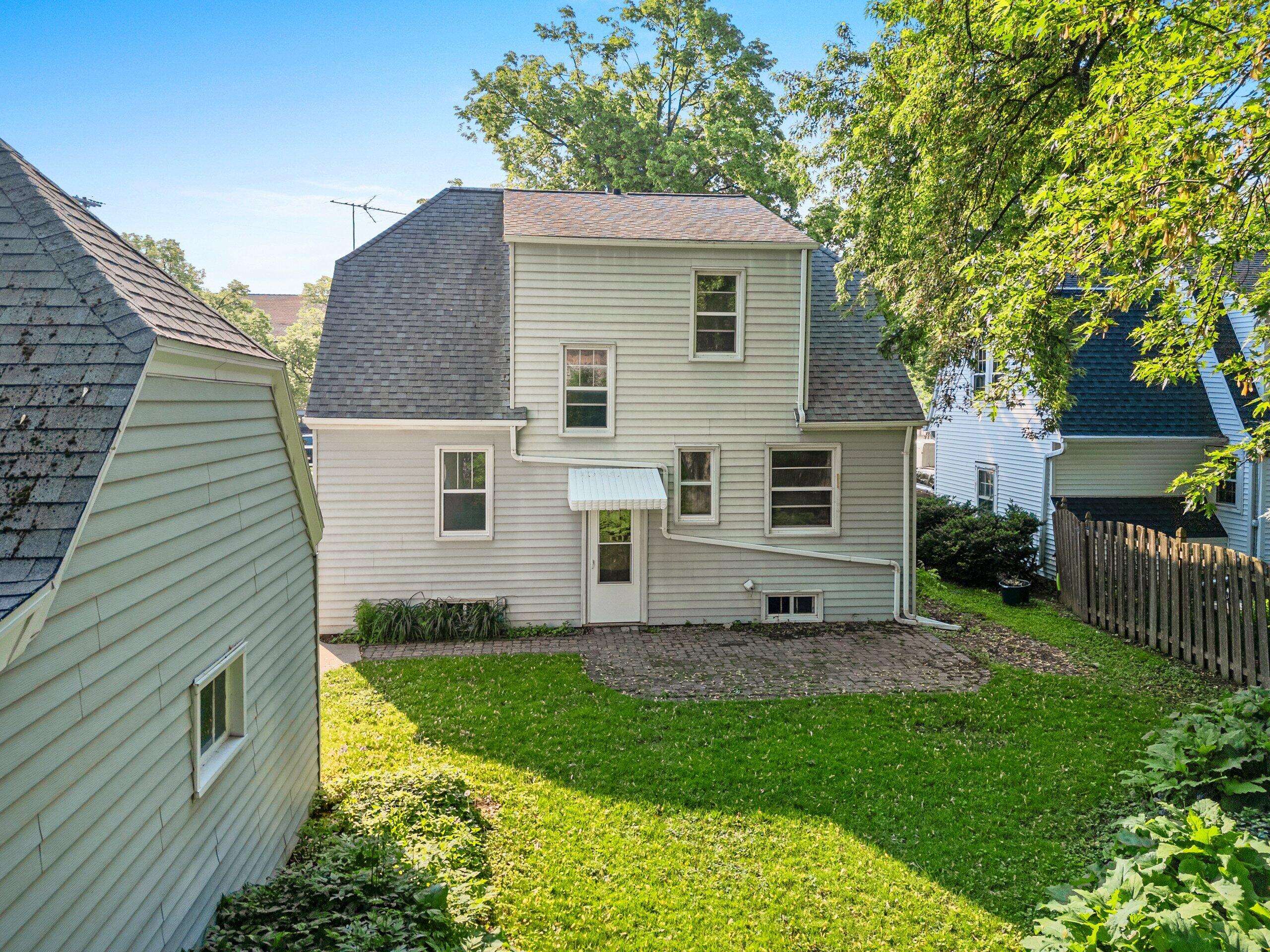 Green Bay, WI 54303,114 S Buchanan St