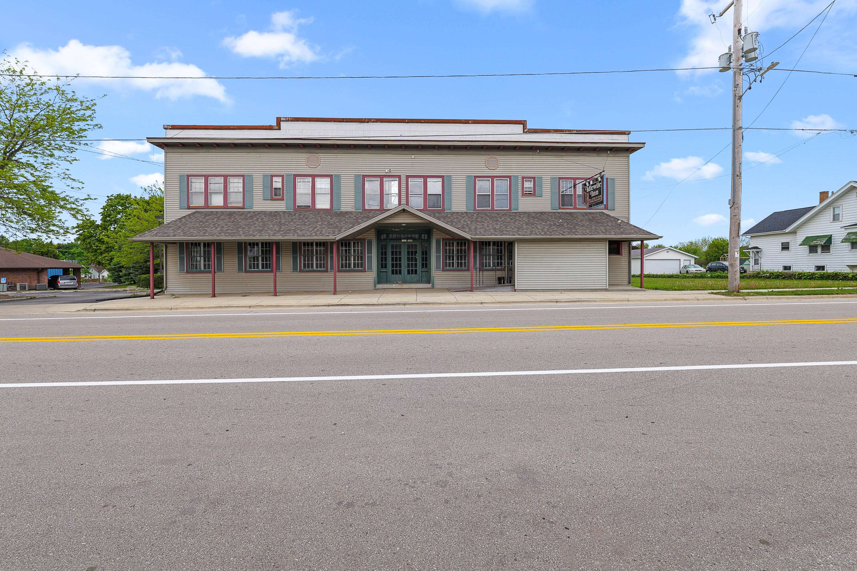 Saint Cloud, WI 53079,1302 Main St