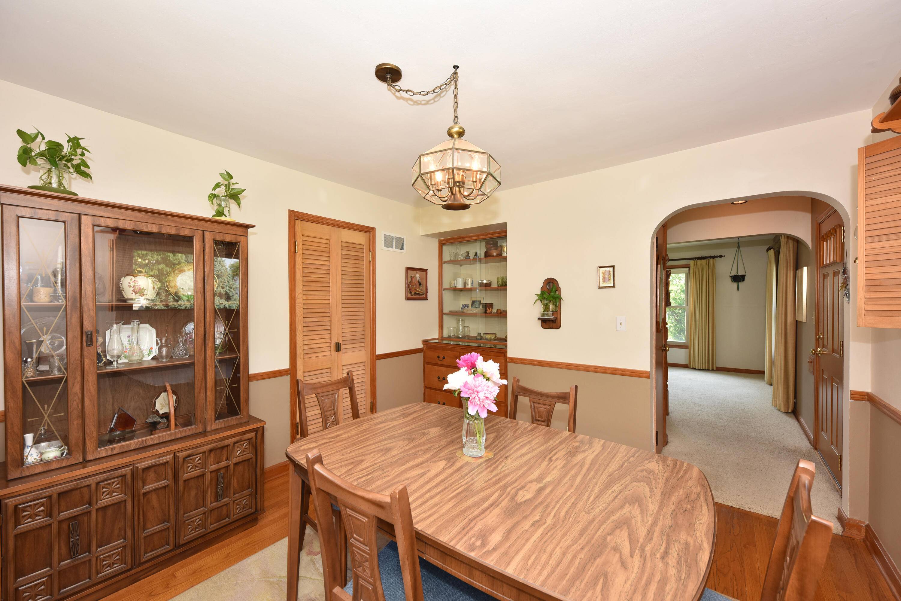 West Allis, WI 53219,2450 S 82nd St