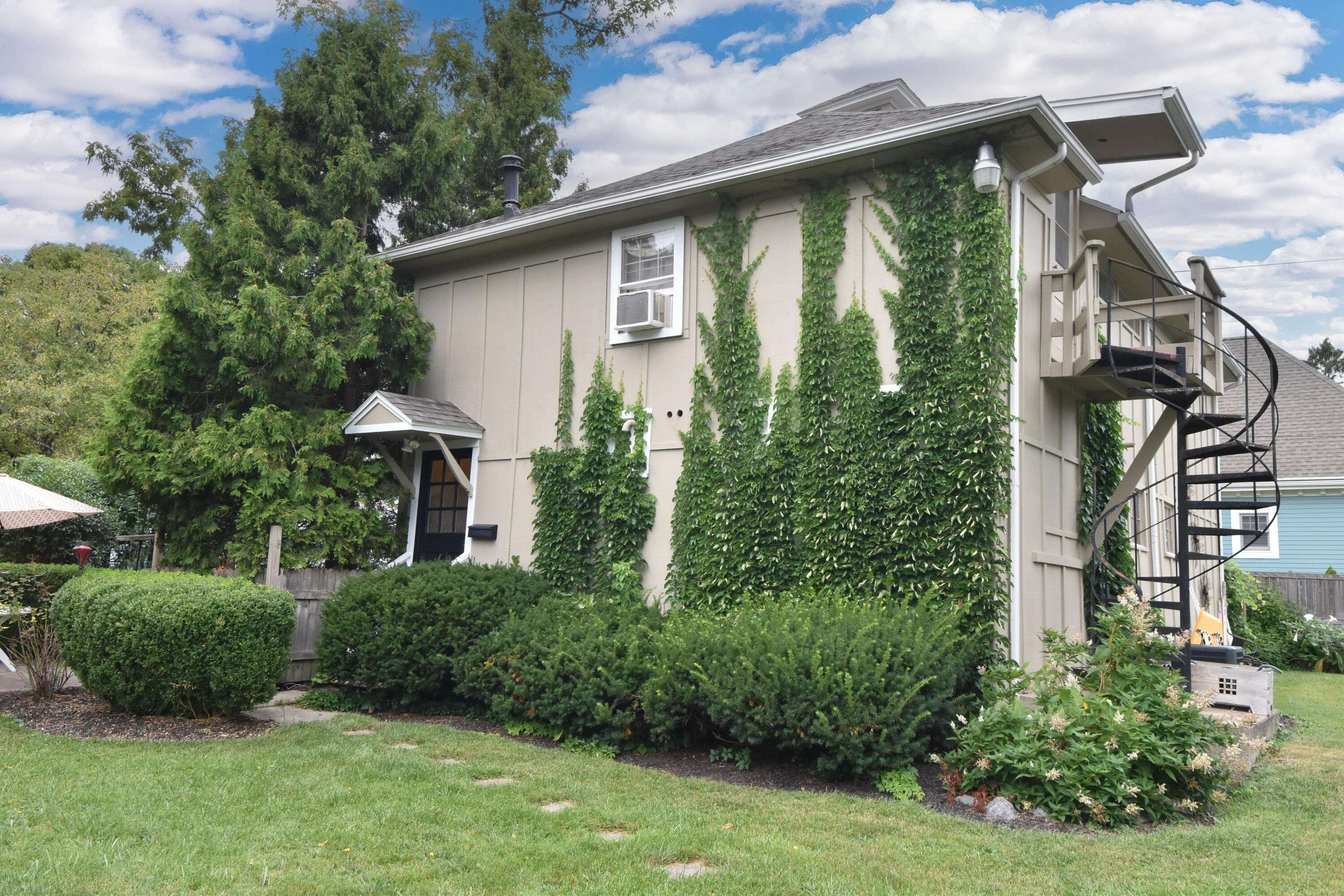Lake Geneva, WI 53147,661 S Lake Shore Dr