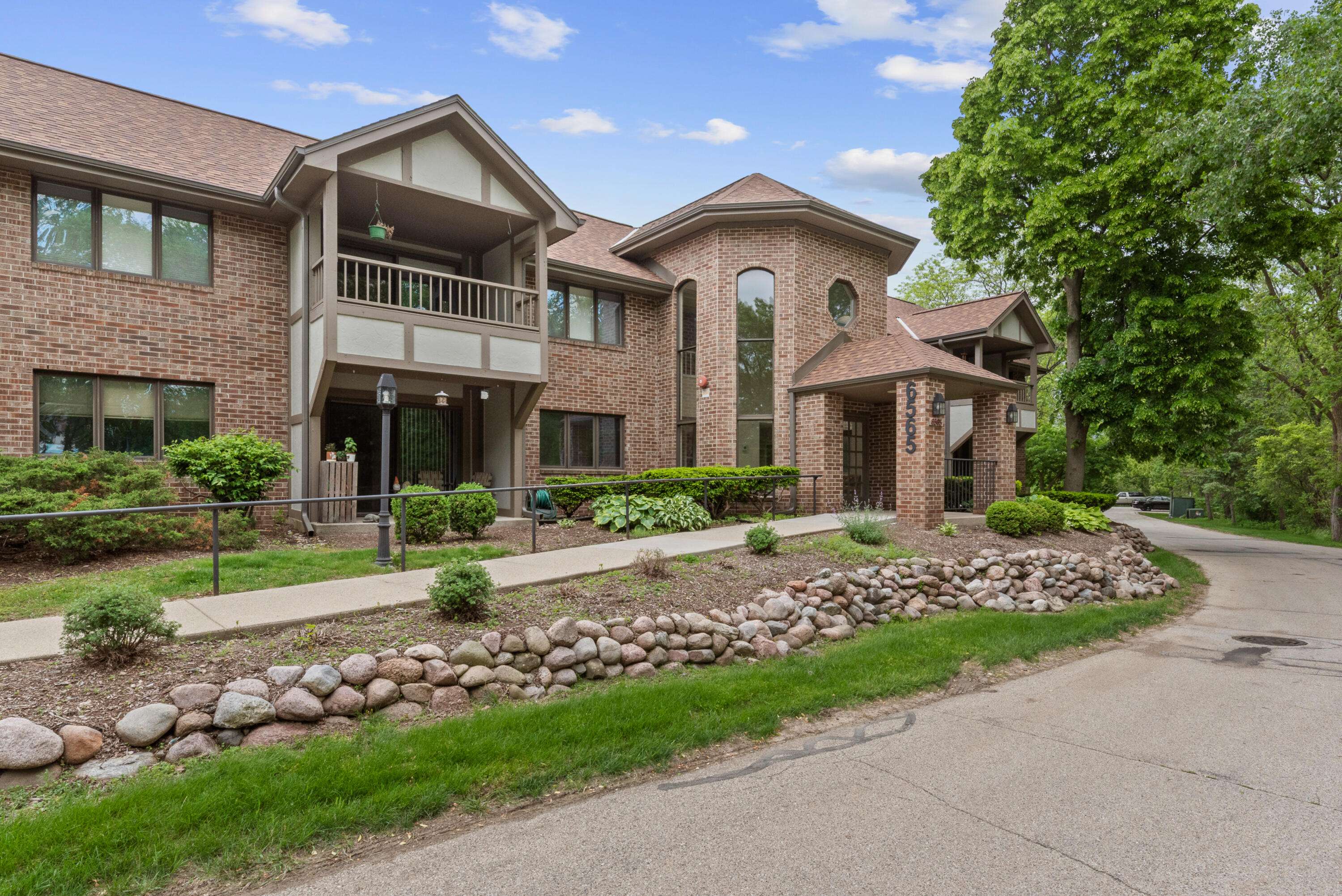 Glendale, WI 53209,6565 N Green Bay Ave Unit 106