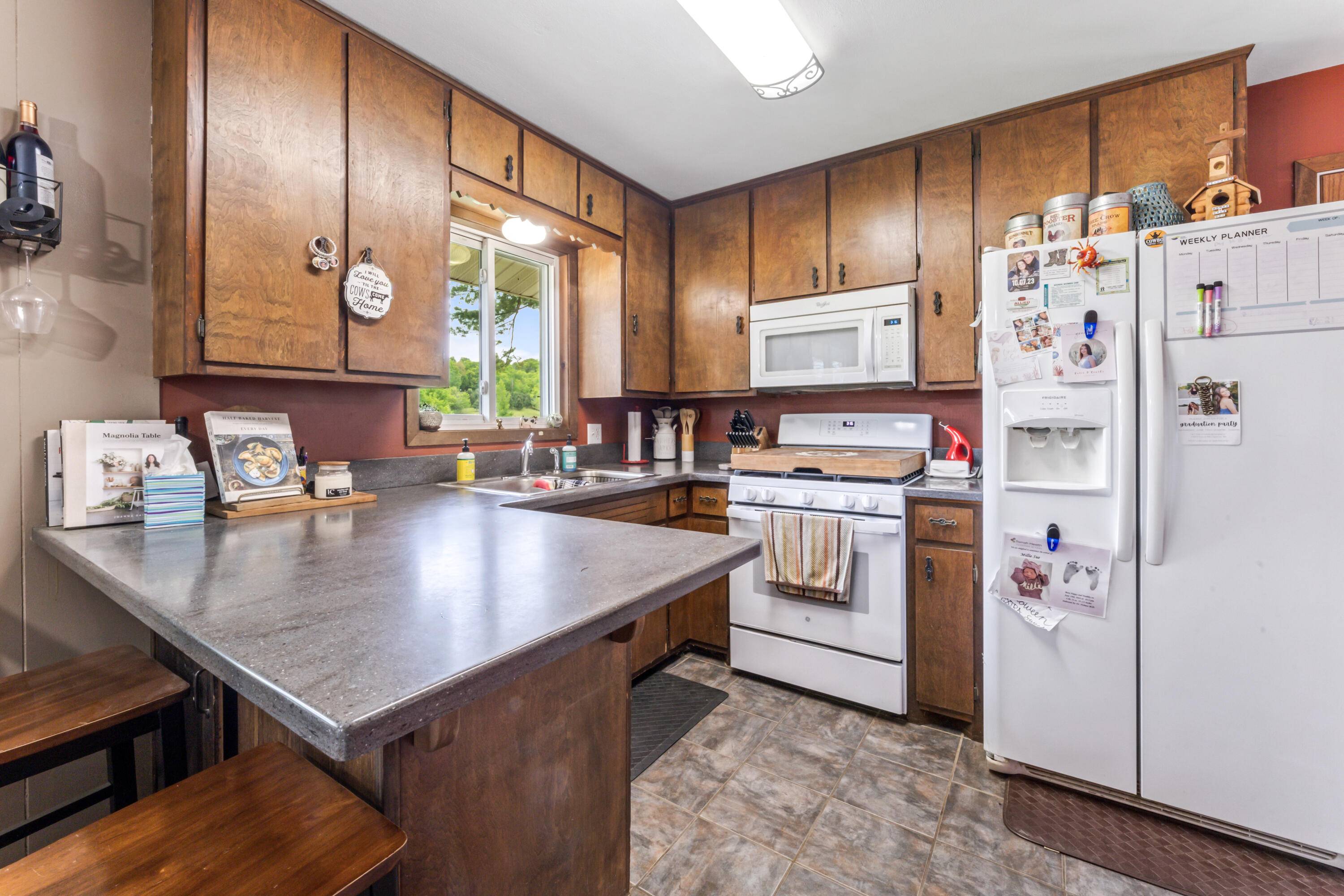 Adrian, WI 54660,16981 Hedge Rd