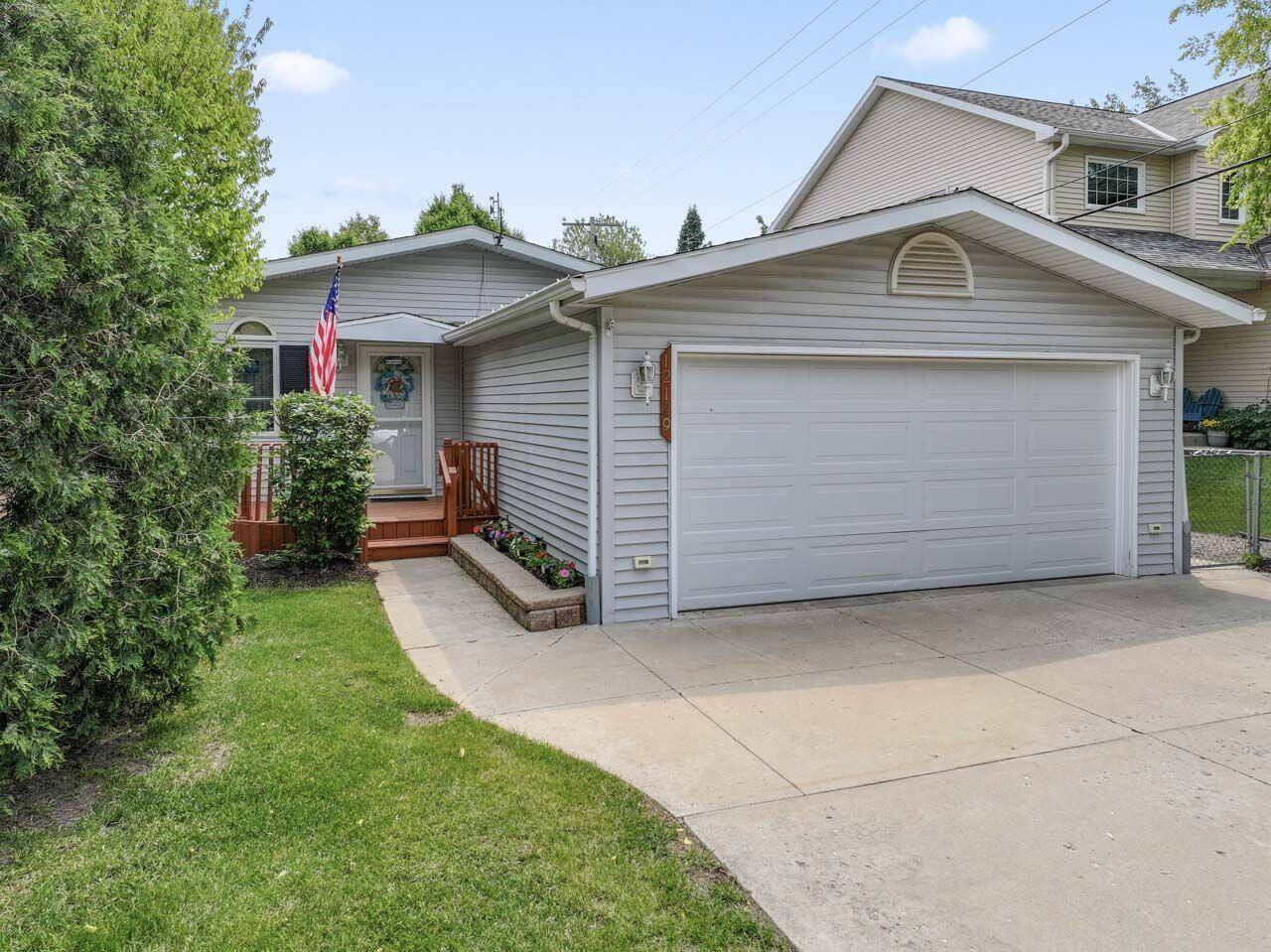 Salem Lakes, WI 53104,12129 221st Ave