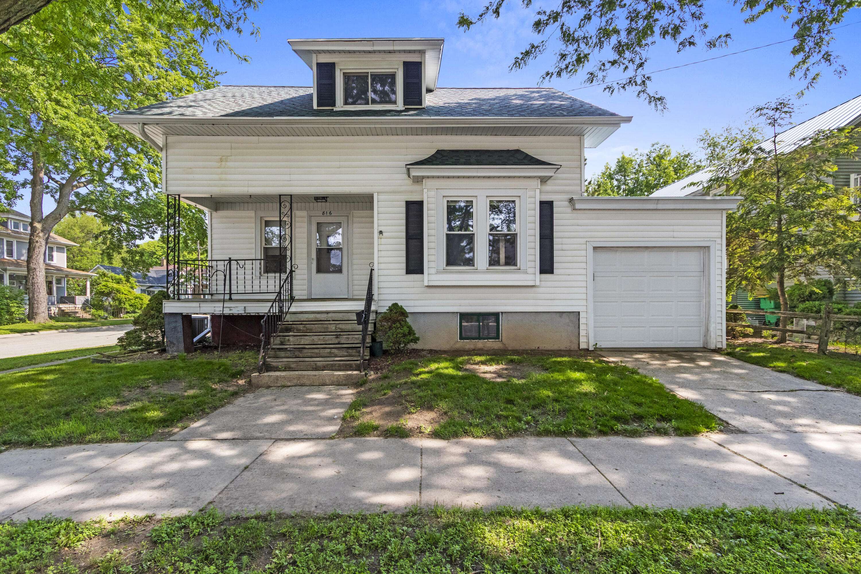 Green Bay, WI 54303,816 Dousman St