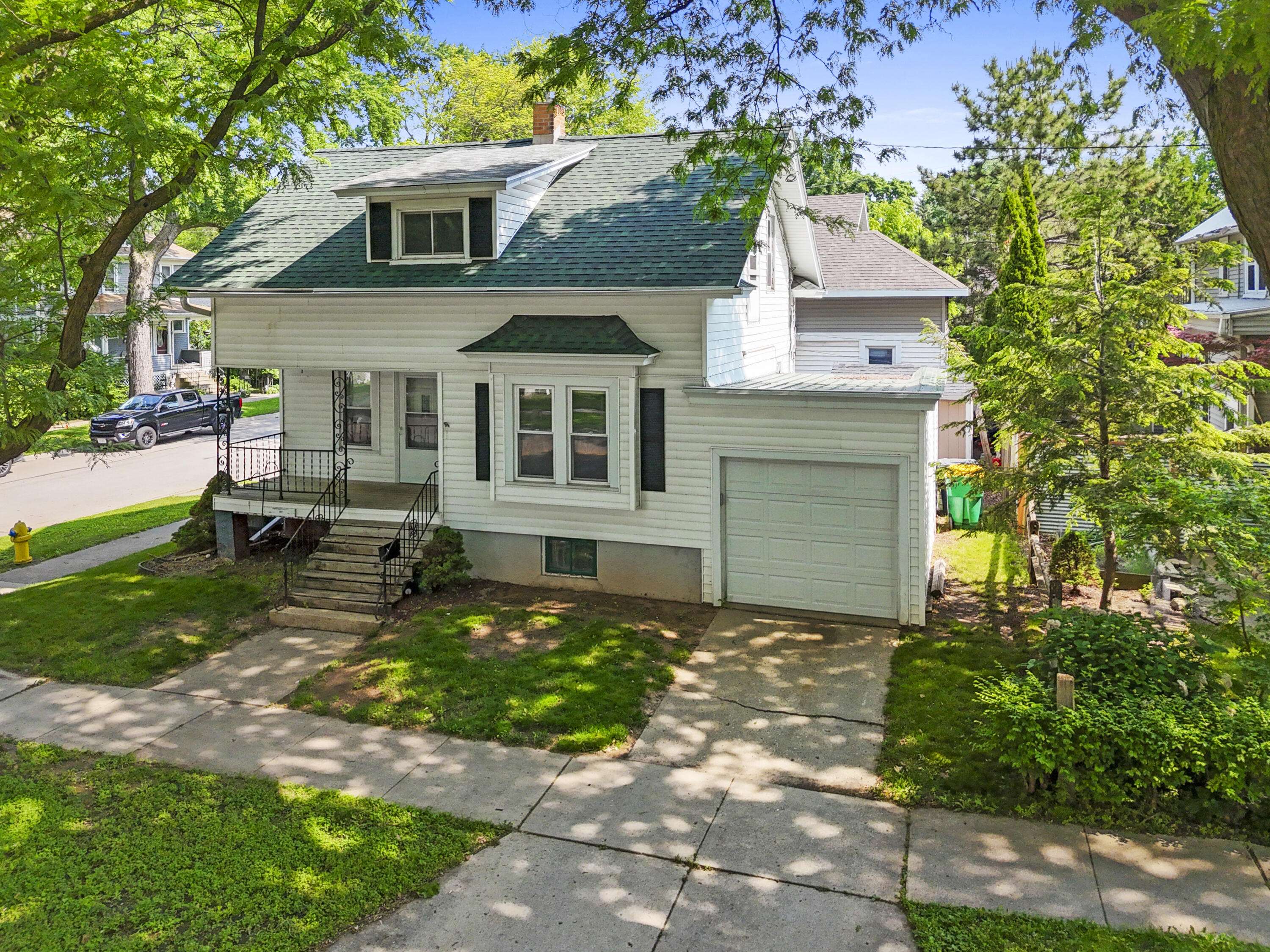 Green Bay, WI 54303,816 Dousman St