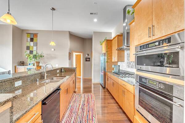 Milwaukee, WI 53202,601 E Ogden Ave Unit 1003