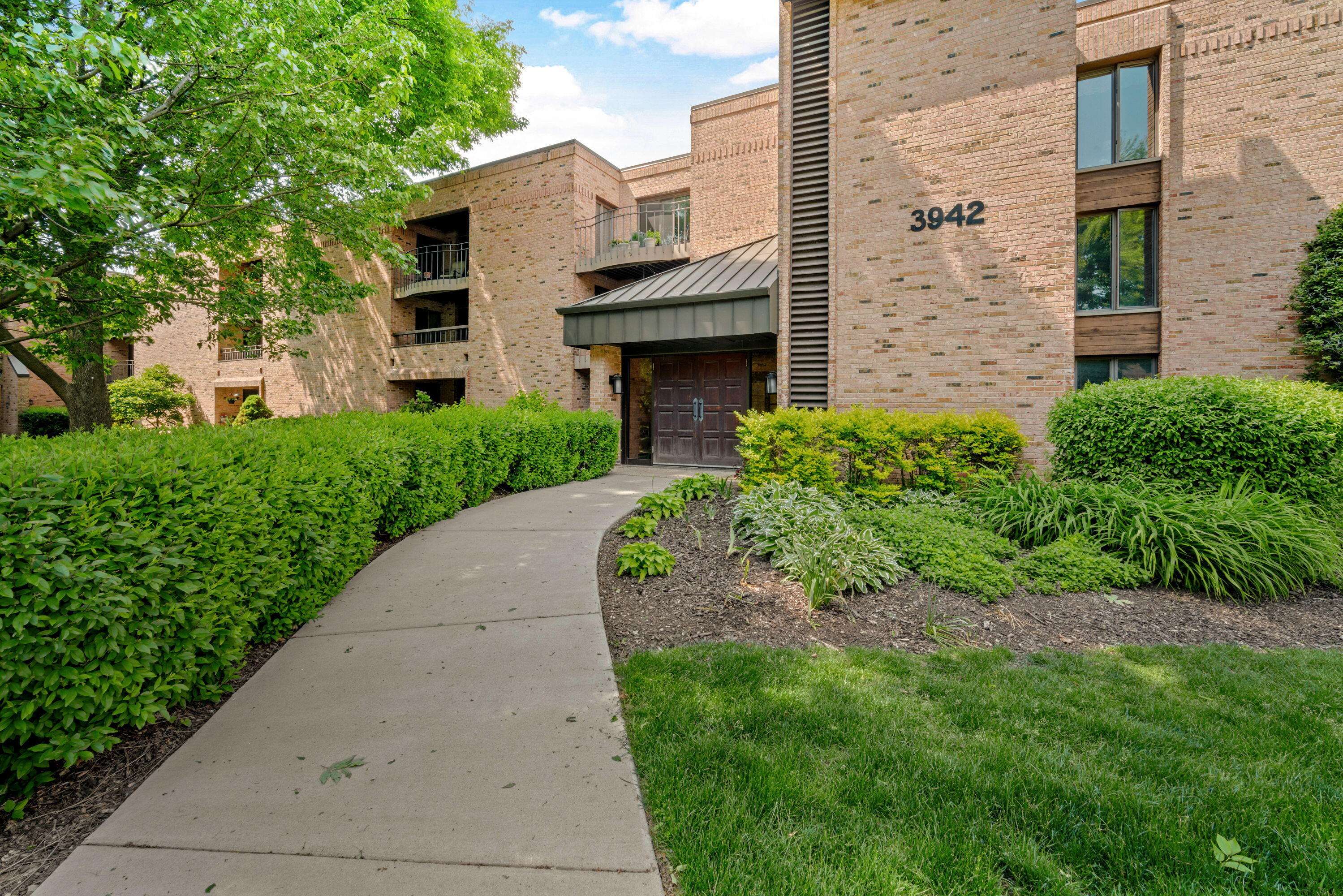 Shorewood, WI 53211,3942 N Oakland Ave Unit 333