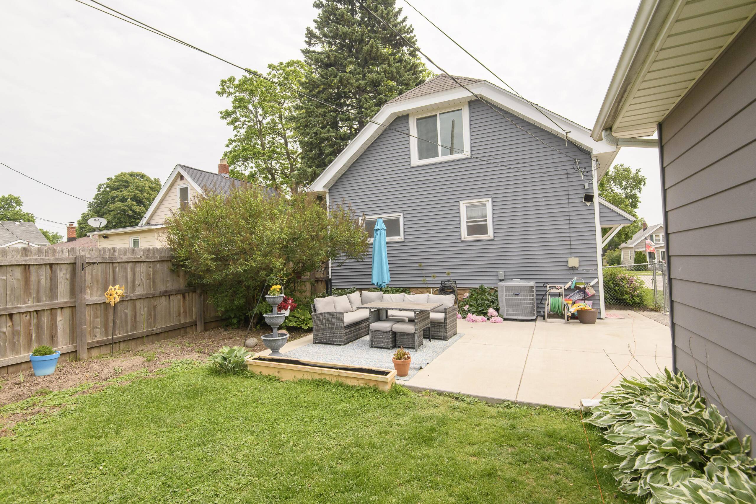 West Allis, WI 53227,2447 S 84th St