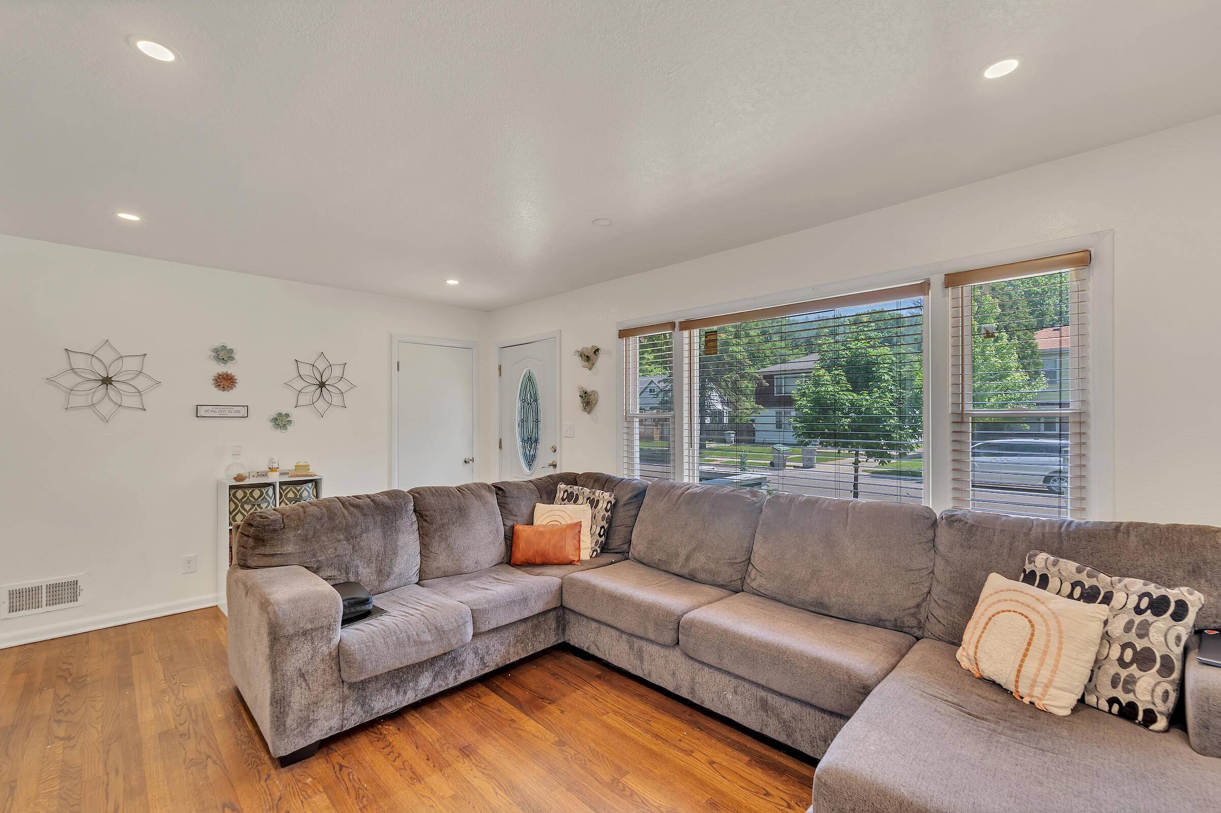 Milwaukee, WI 53218,4951 N 49th St