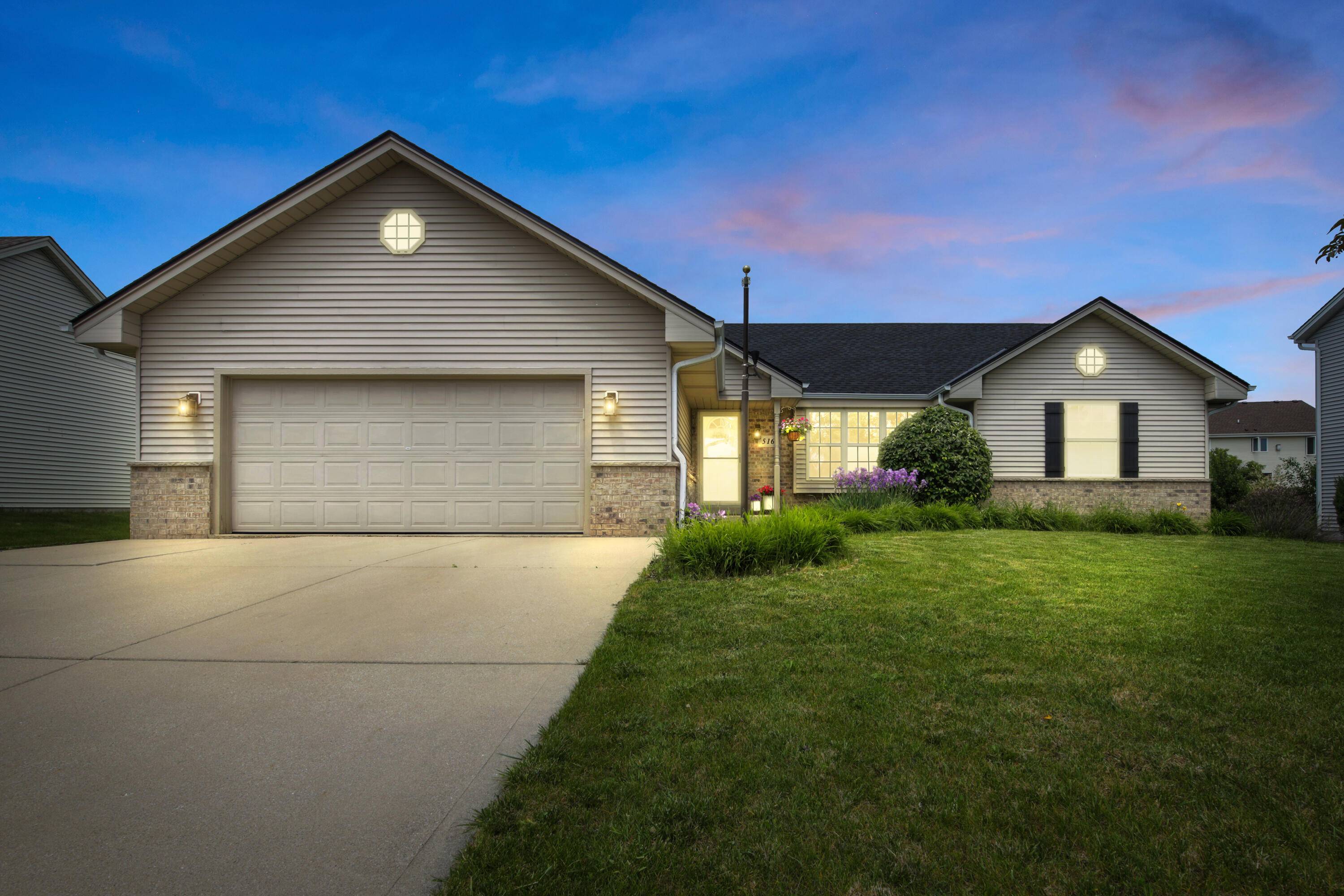 Oak Creek, WI 53154,516 E Randy Rd