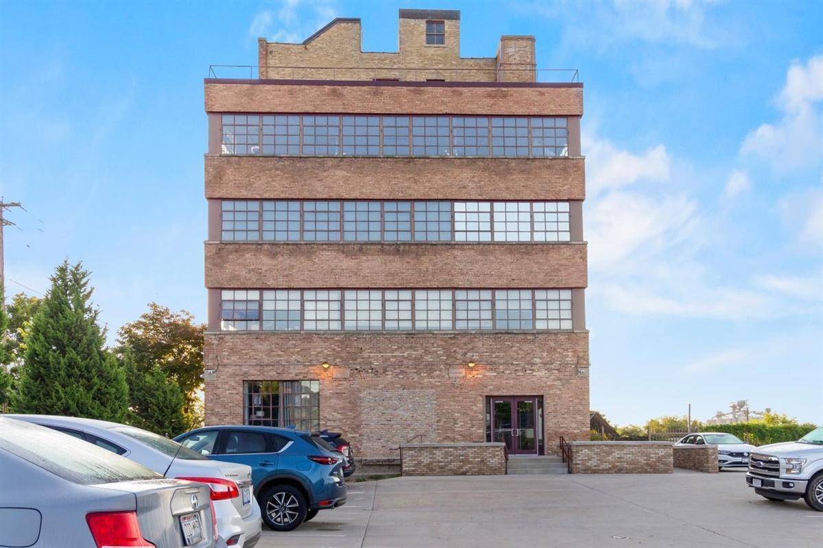 Milwaukee, WI 53204,215 W Maple St Unit 305