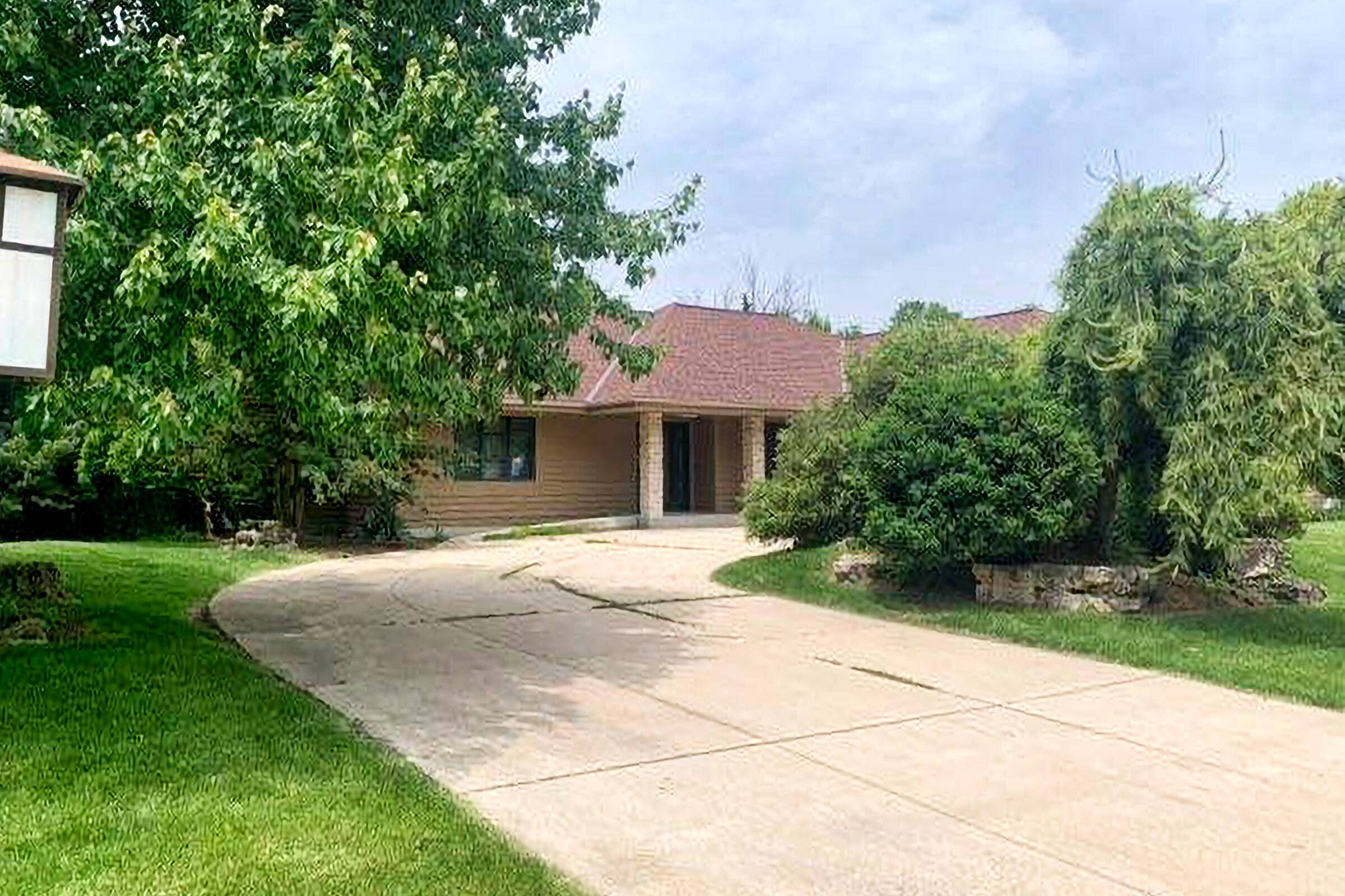 New Berlin, WI 53151,3381 S Highpointe Dr