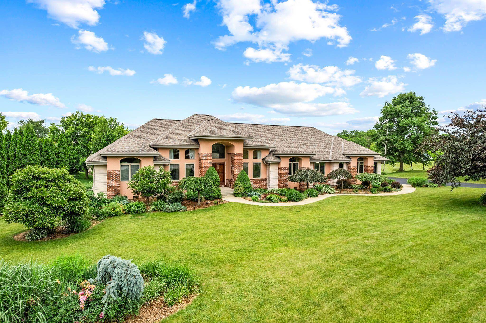Oconomowoc, WI 53066,N66W38493 N Woodlake Cir