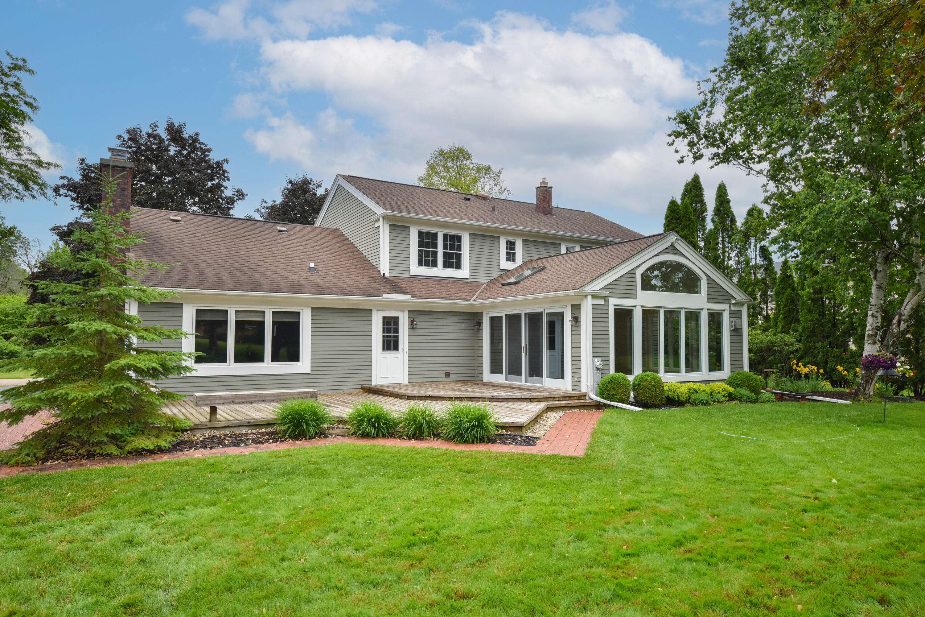 Thiensville, WI 53092,614 Park Crest Dr