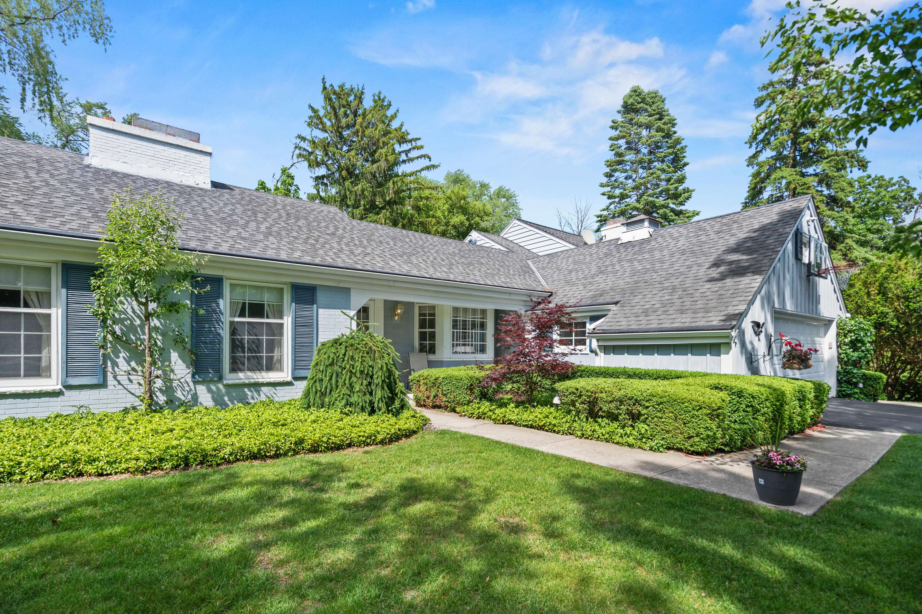 Bayside, WI 53217,1030 W Ravine Ln