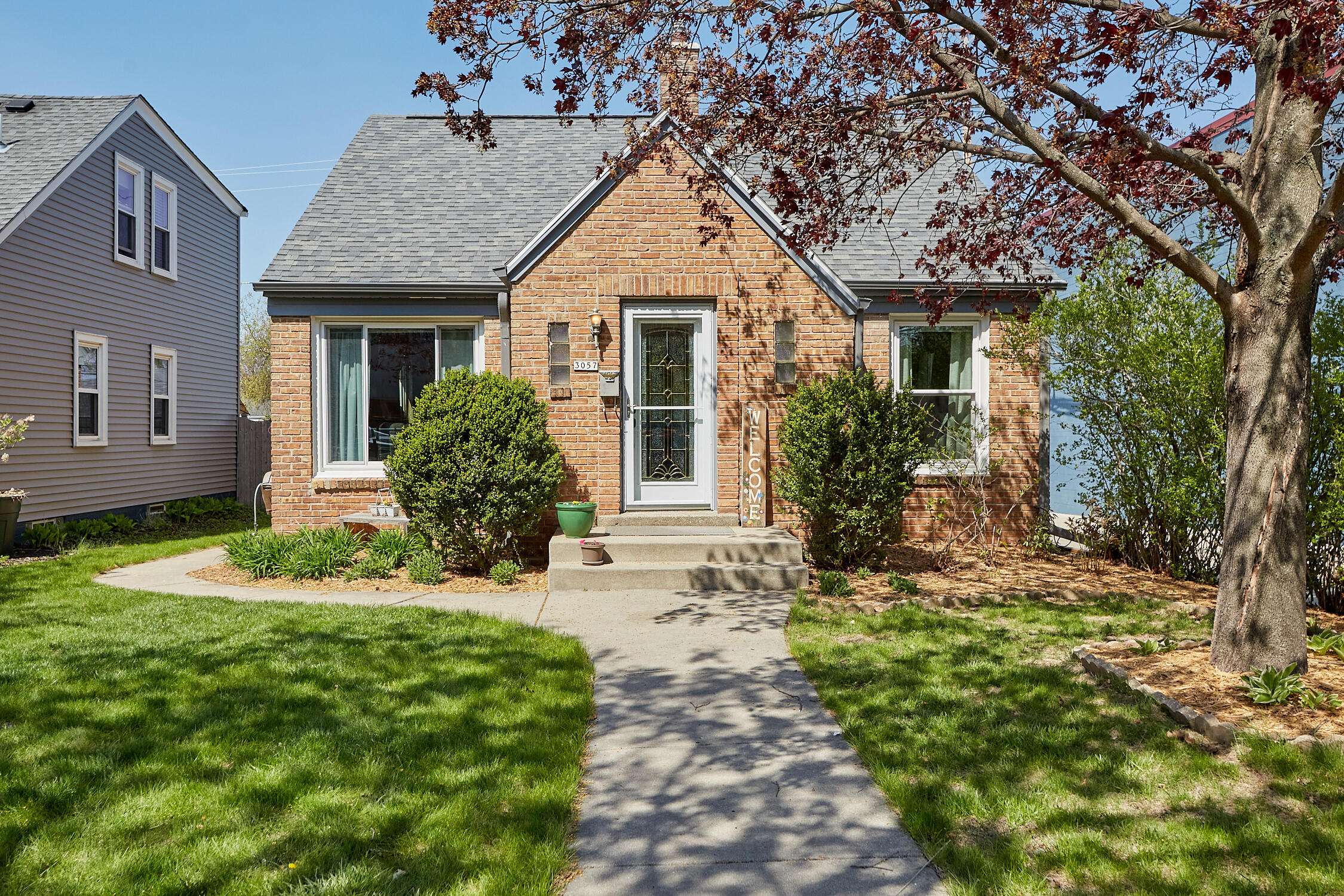 Milwaukee, WI 53222,3057 N 90th St