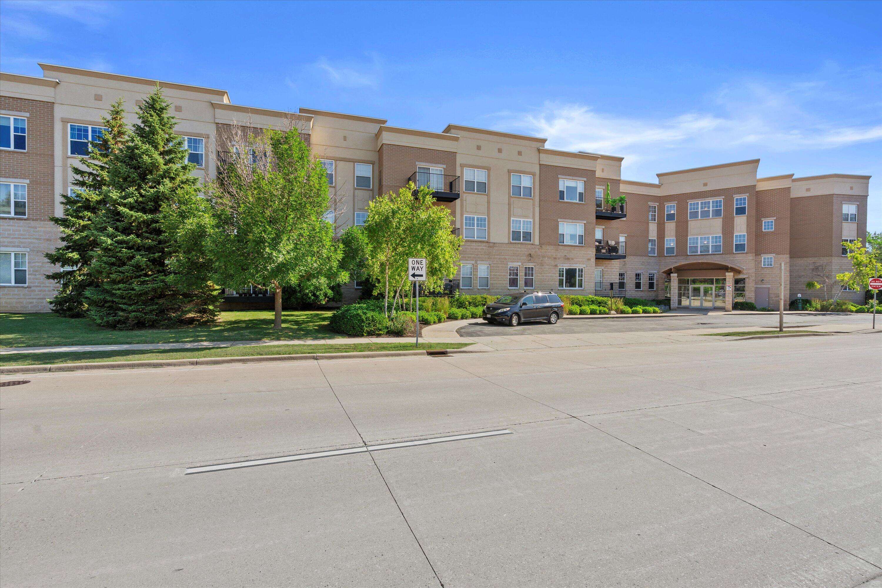Wauwatosa, WI 53226,10900 W Bluemound Rd Unit 206