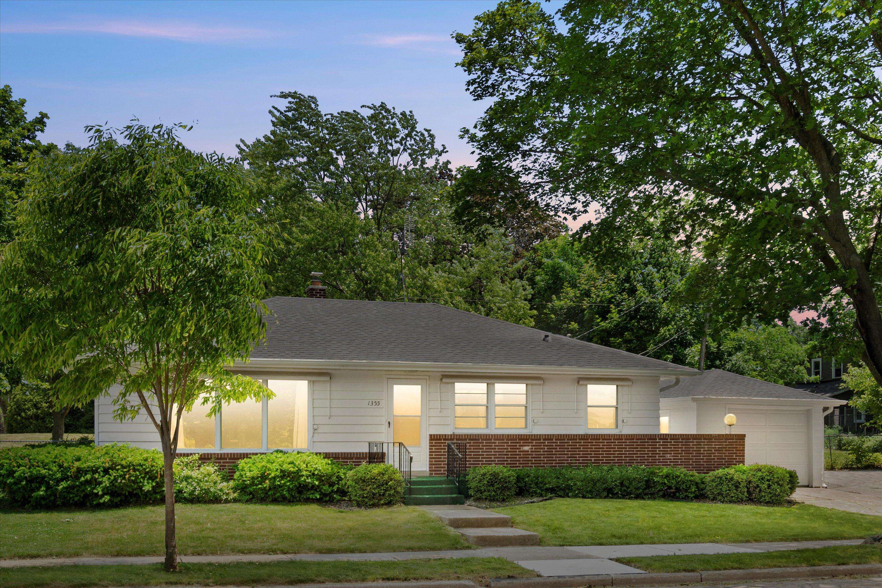 Racine, WI 53404,1355 Howard St Unit 2514 Homestead St