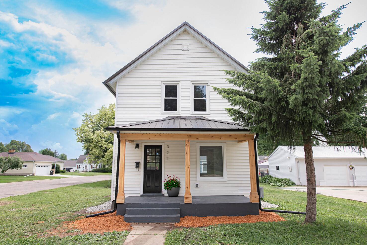 Caledonia, MN 55921,322 Jefferson St E