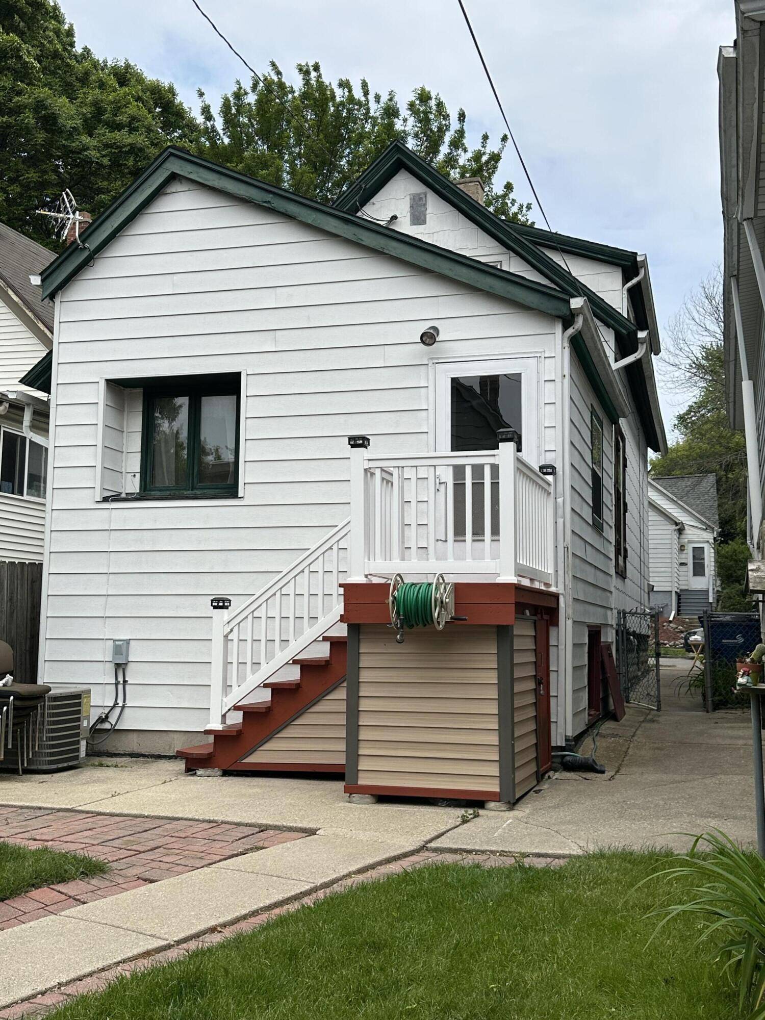 Milwaukee, WI 53211,2467 N Bartlett Ave Unit (2467 A)