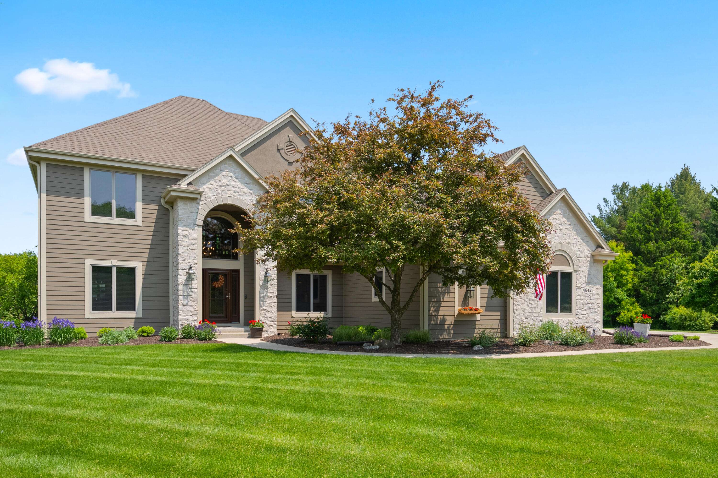 Pewaukee, WI 53072,842 Ringtail Ct